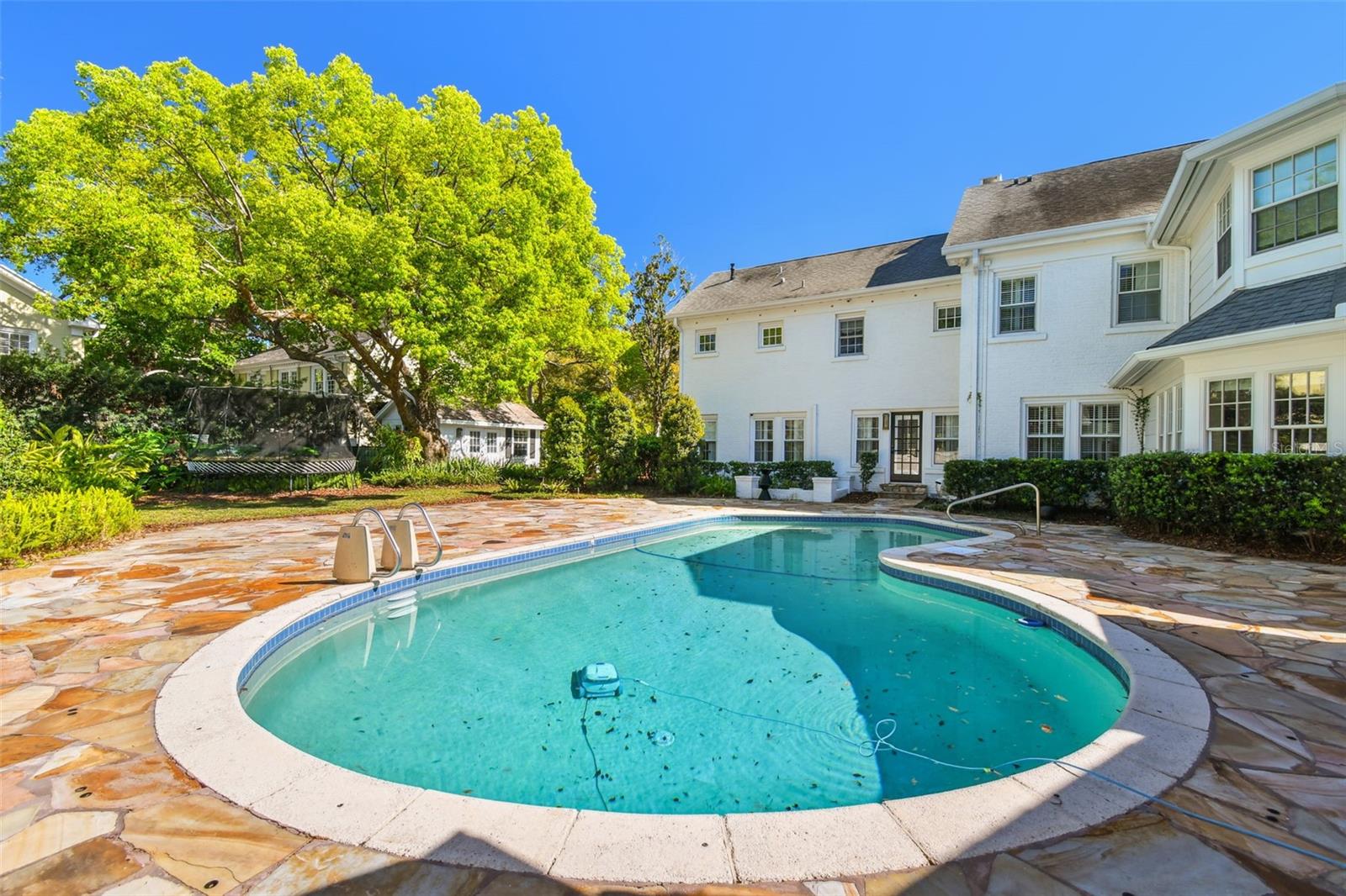 TB8367637 Property Photo