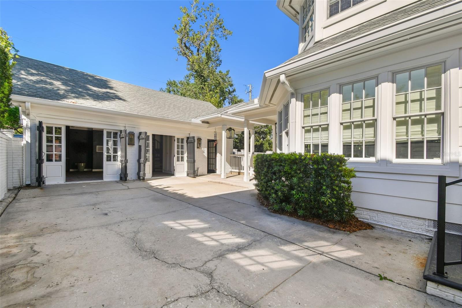 TB8367637 Property Photo