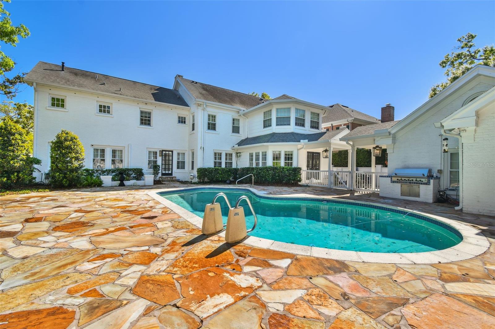 TB8367637 Property Photo