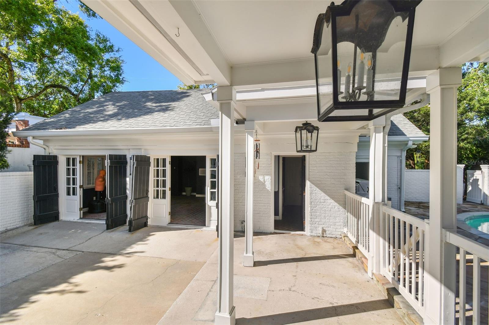 TB8367637 Property Photo