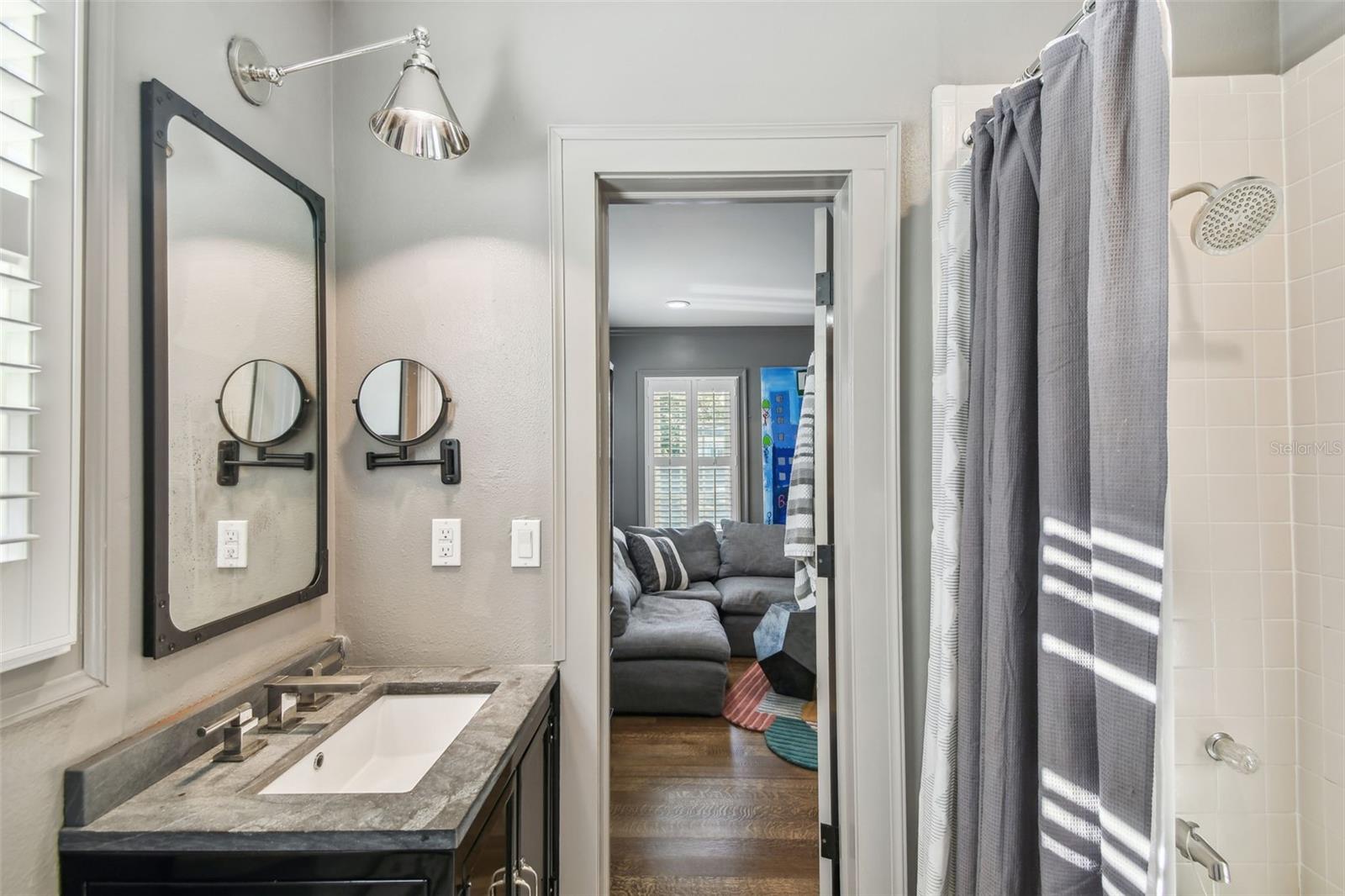 TB8367637 Property Photo