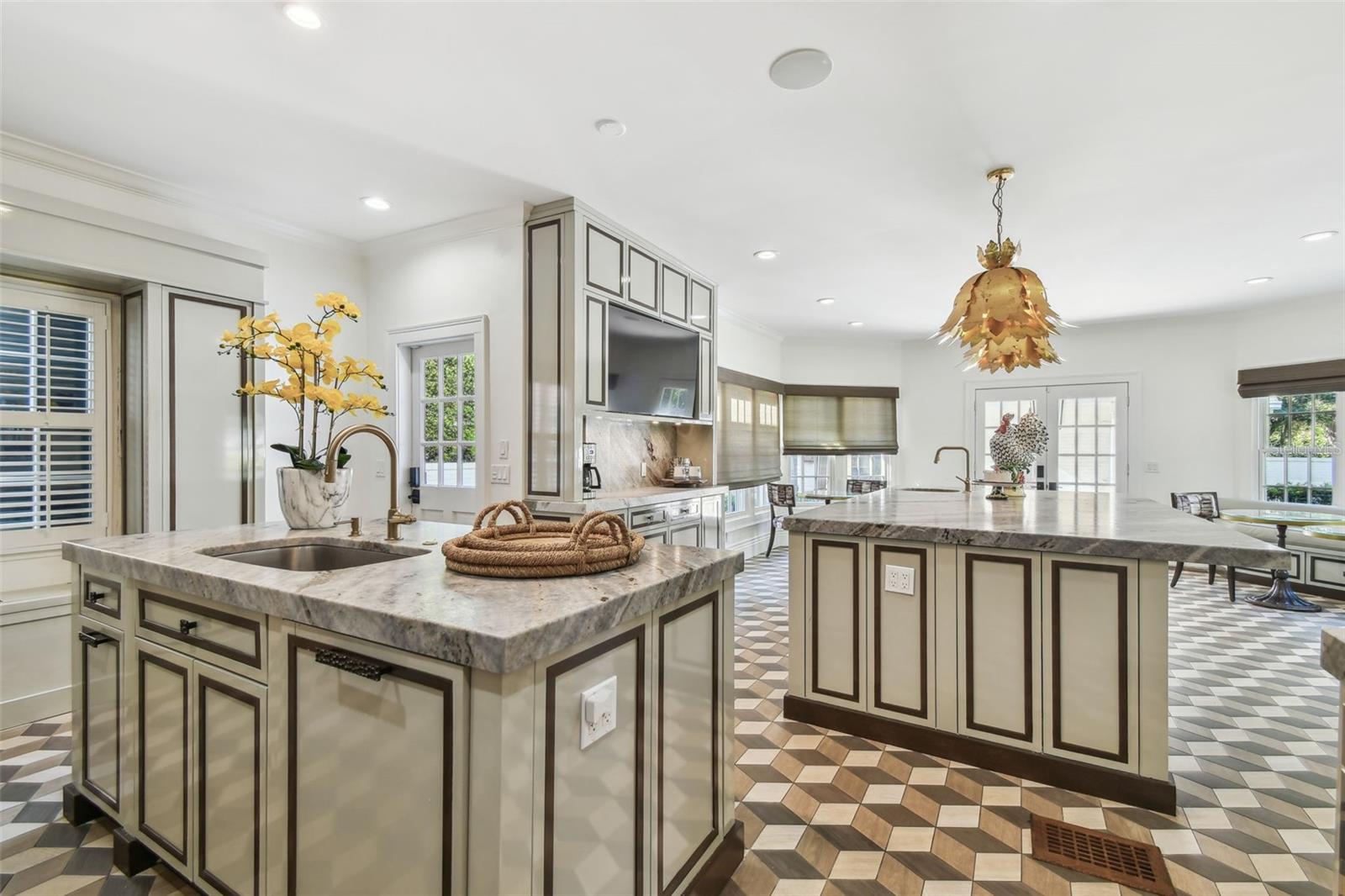 TB8367637 Property Photo