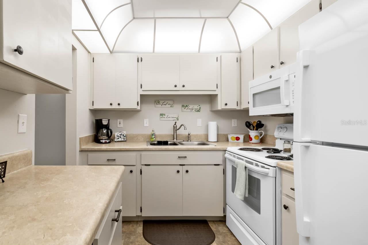 1901 CANTERBURY LN #14, SUN CITY CENTER, FL, 33573