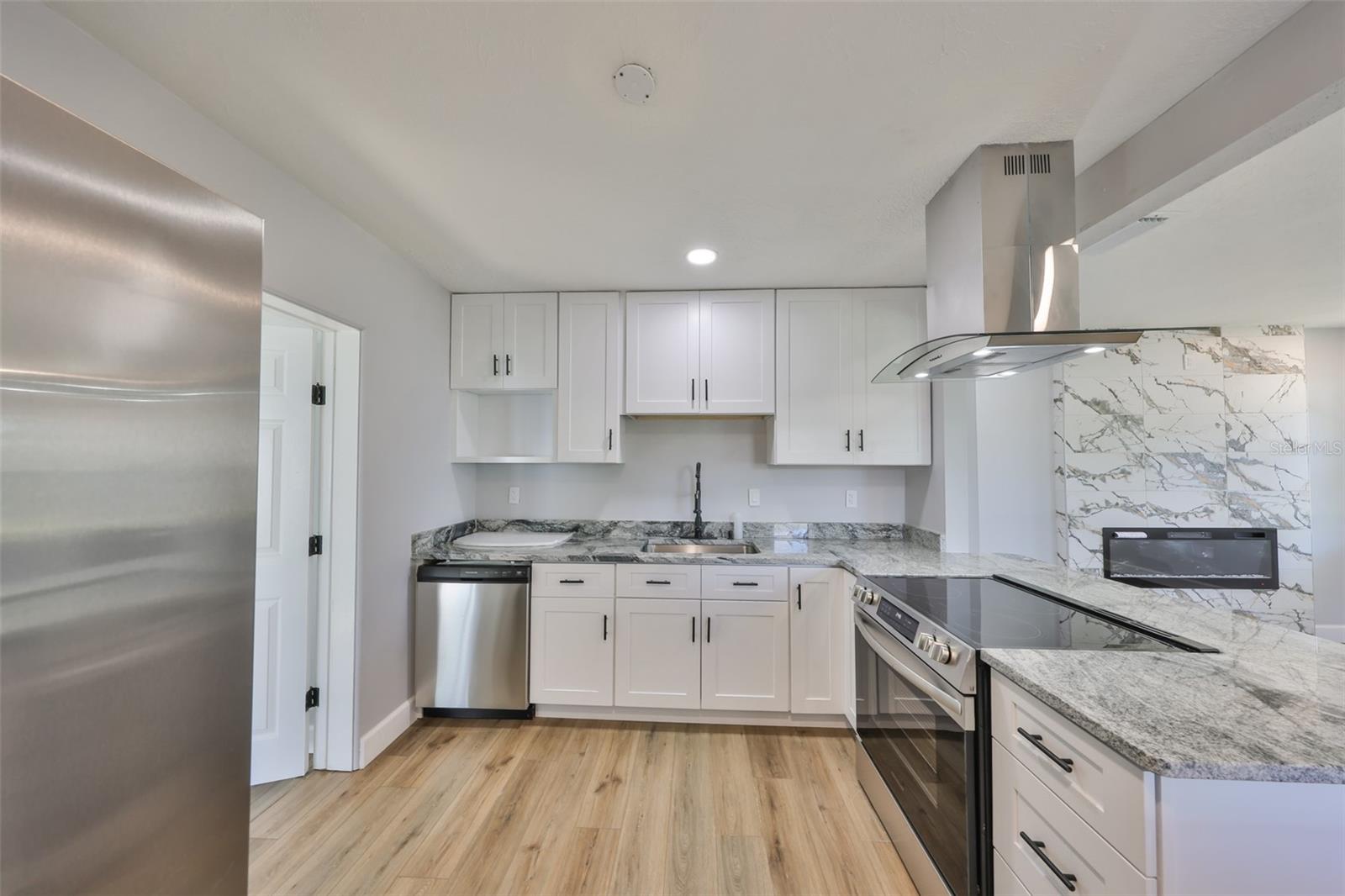 3241 WILLIAMSBURG ST, SARASOTA, FL, 34231