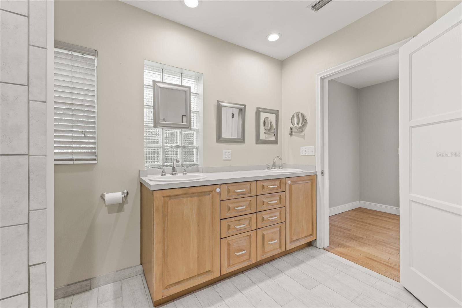 615 14TH AVE NE, ST PETERSBURG, FL, 33701