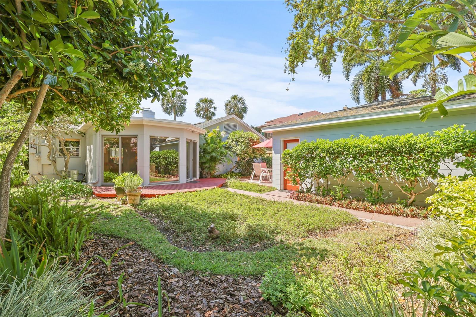 615 14TH AVE NE, ST PETERSBURG, FL, 33701