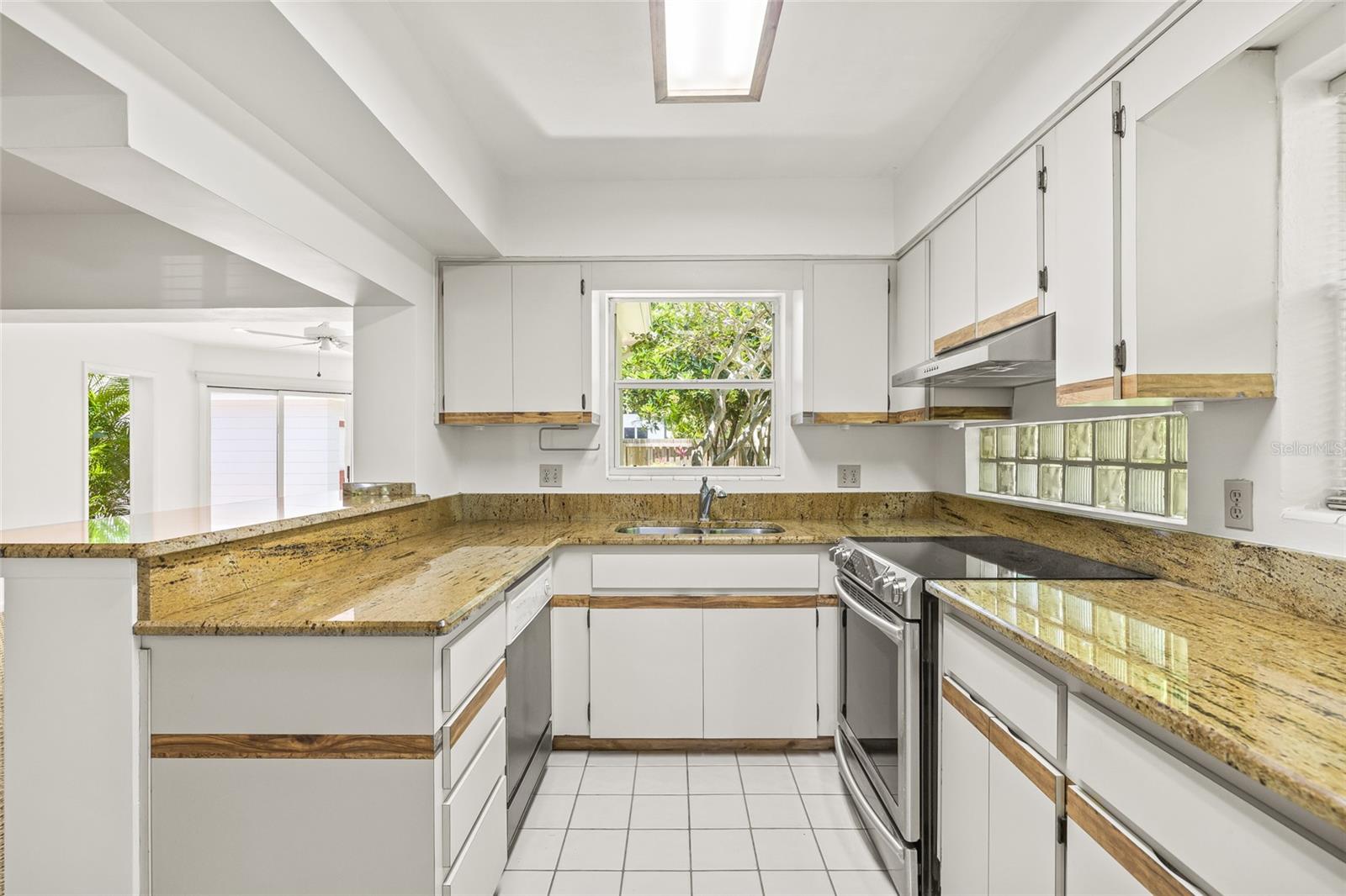 615 14TH AVE NE, ST PETERSBURG, FL, 33701