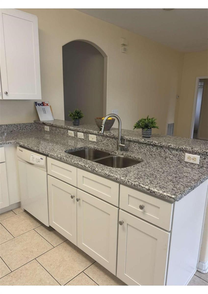 13525 MIRROR LAKE DR, ORLANDO, FL, 32828