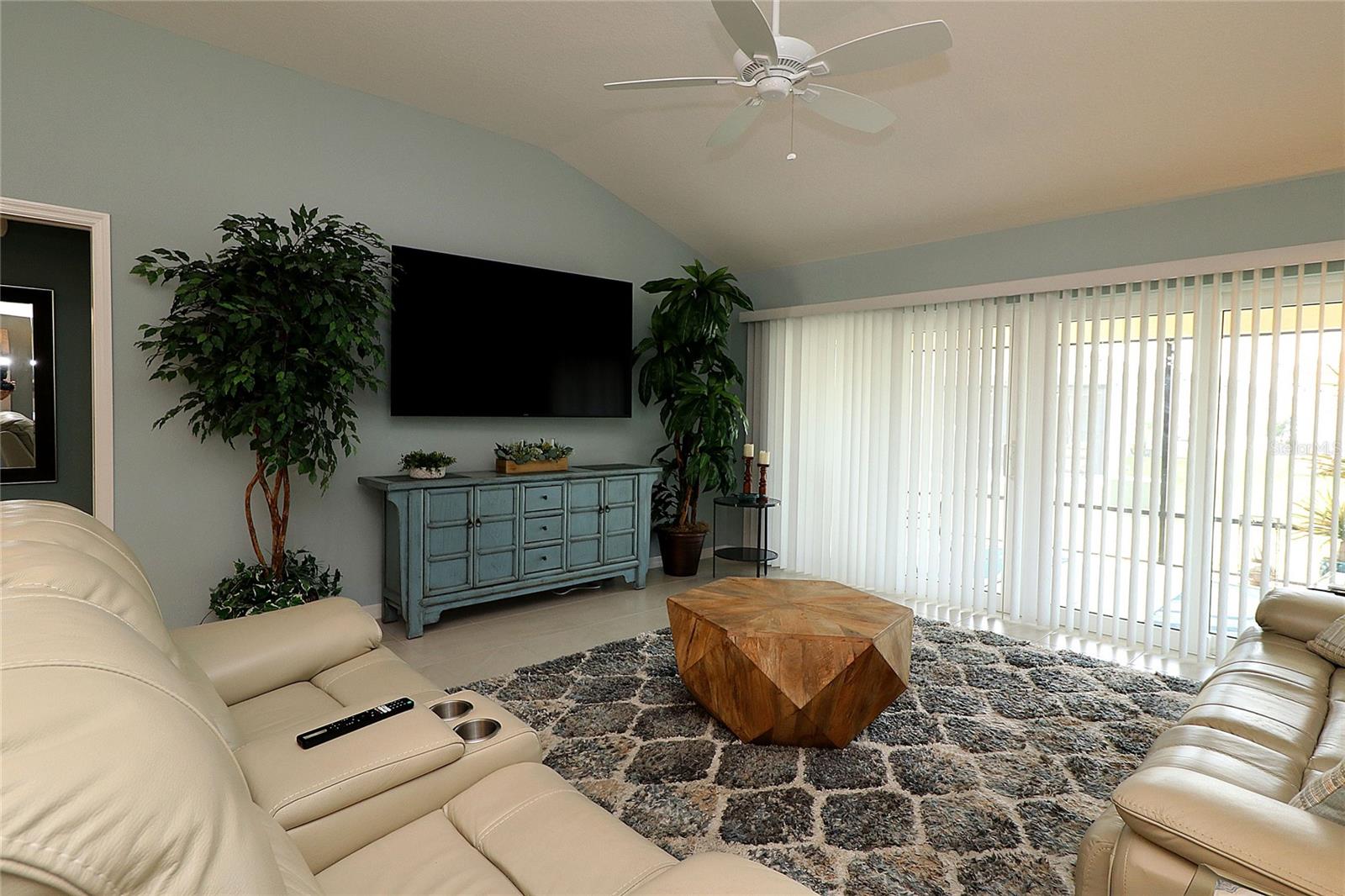 886 HUBBARD LOOP, THE VILLAGES, FL, 32163