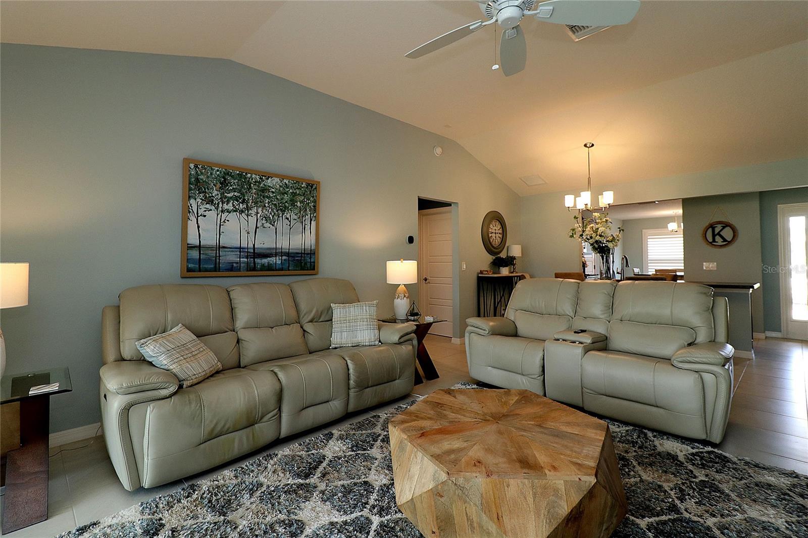 886 HUBBARD LOOP, THE VILLAGES, FL, 32163