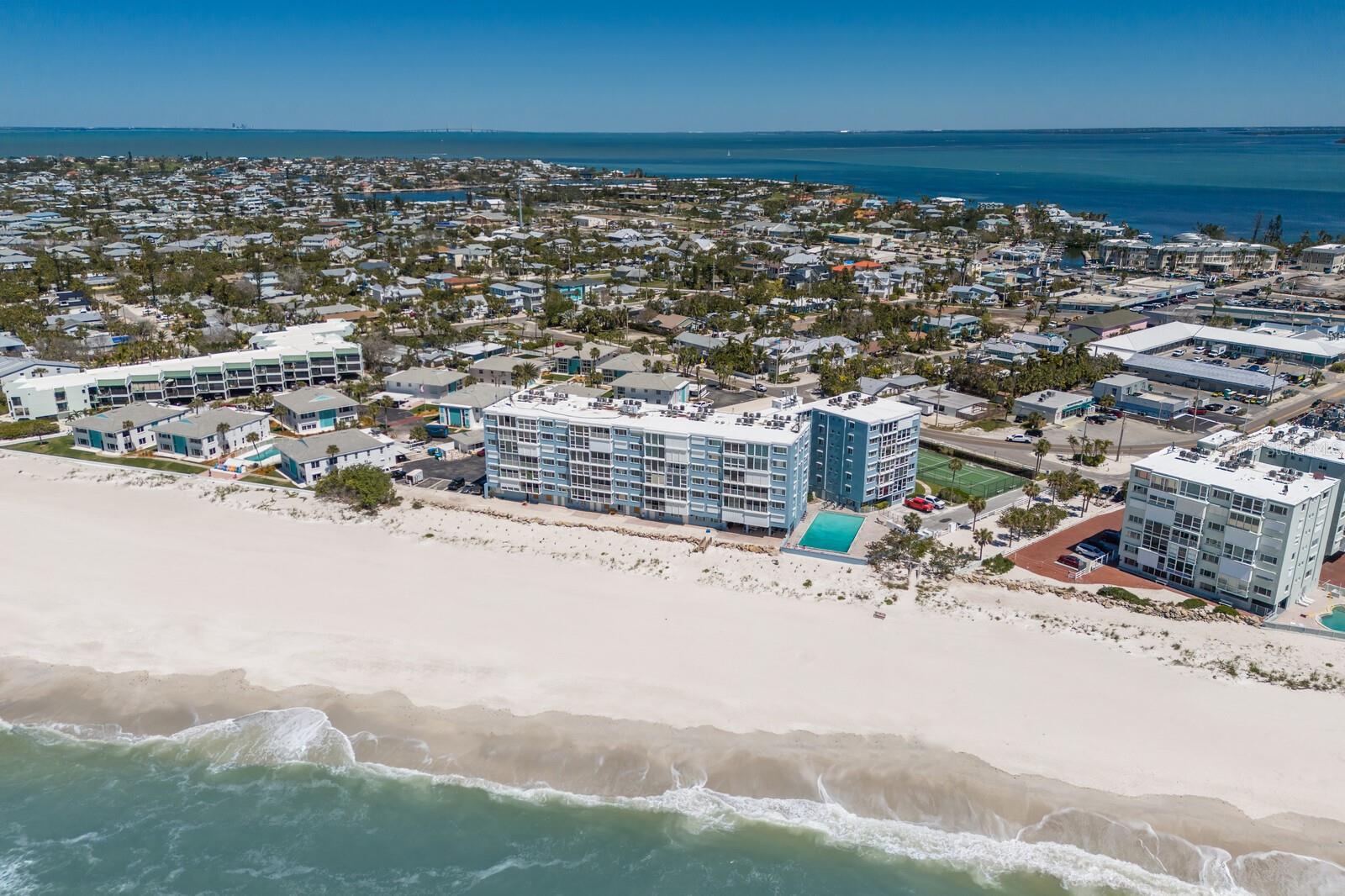 5300 GULF DR #204, HOLMES BEACH, FL, 34217