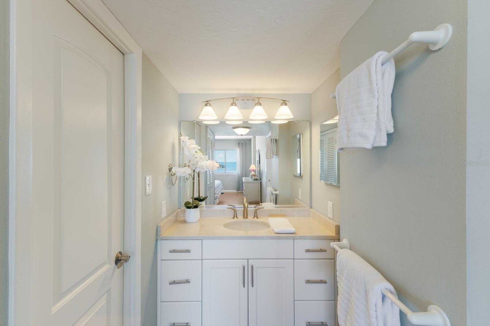 5300 GULF DR #204, HOLMES BEACH, FL, 34217