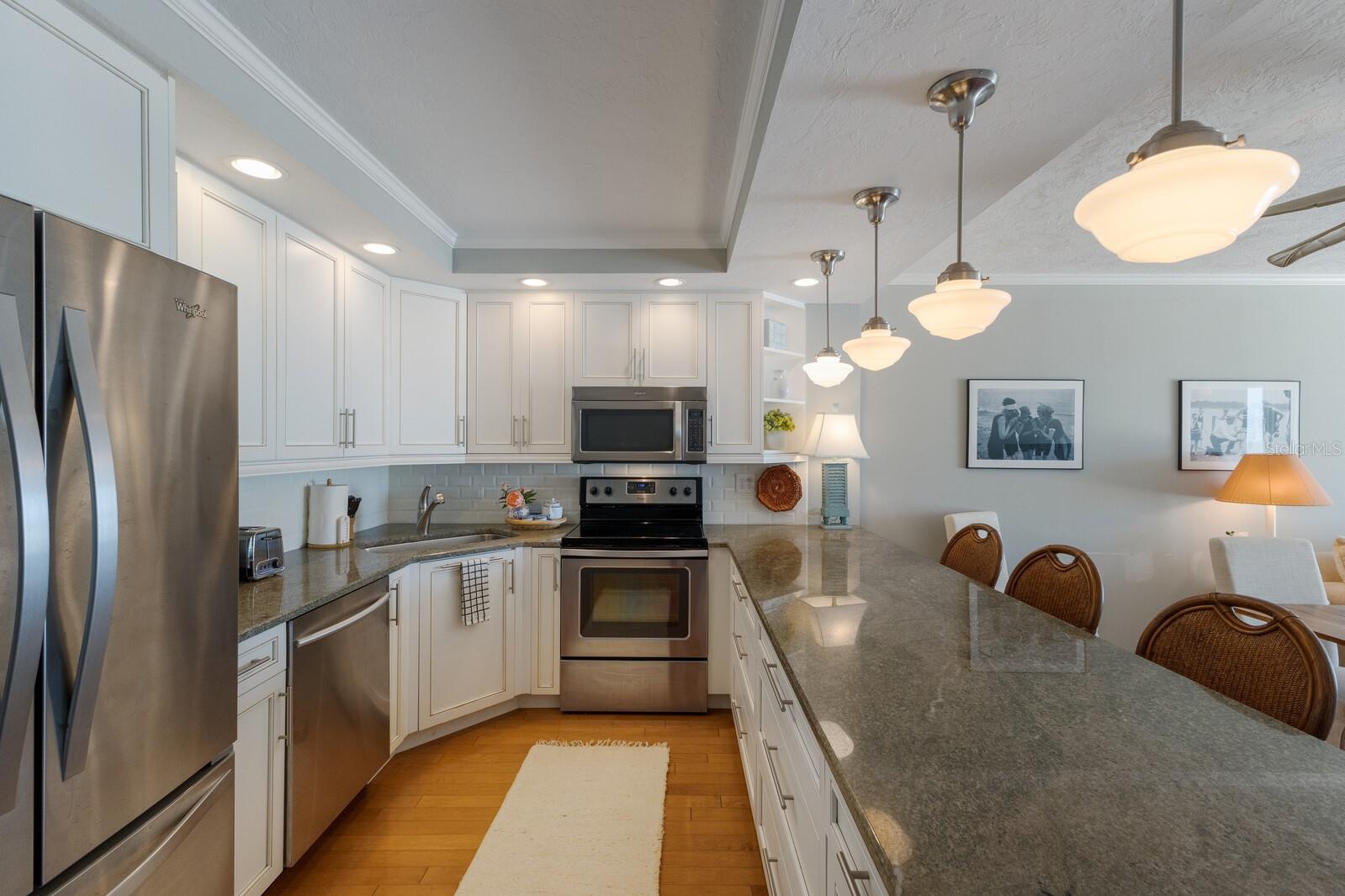 5300 GULF DR #204, HOLMES BEACH, FL, 34217