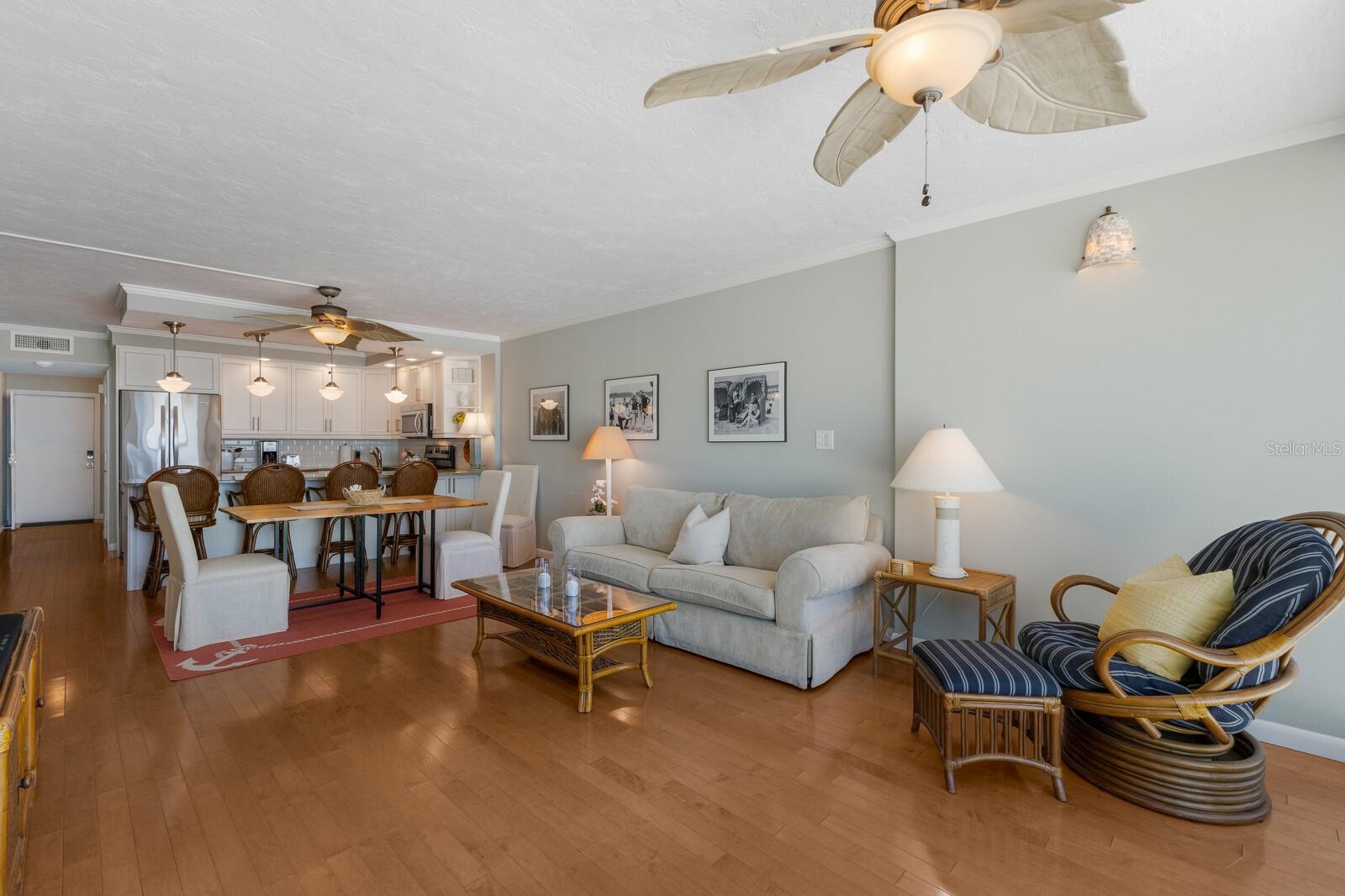 5300 GULF DR #204, HOLMES BEACH, FL, 34217