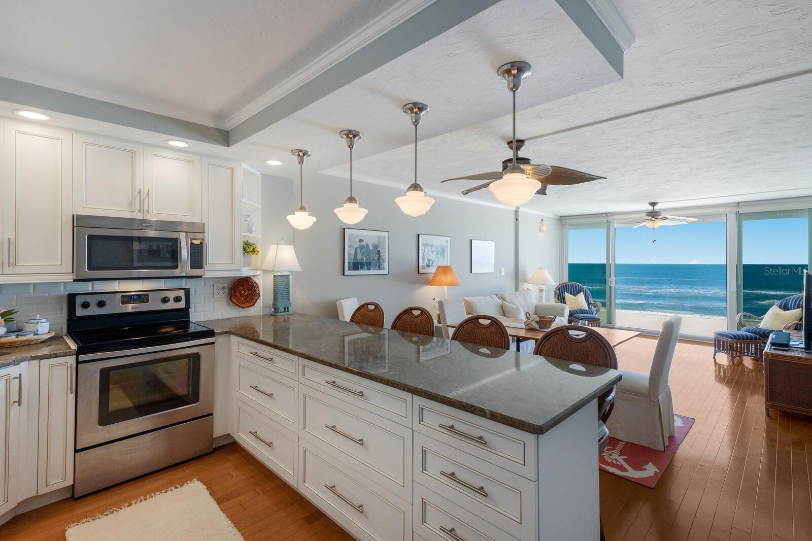 5300 GULF DR #204, HOLMES BEACH, FL, 34217