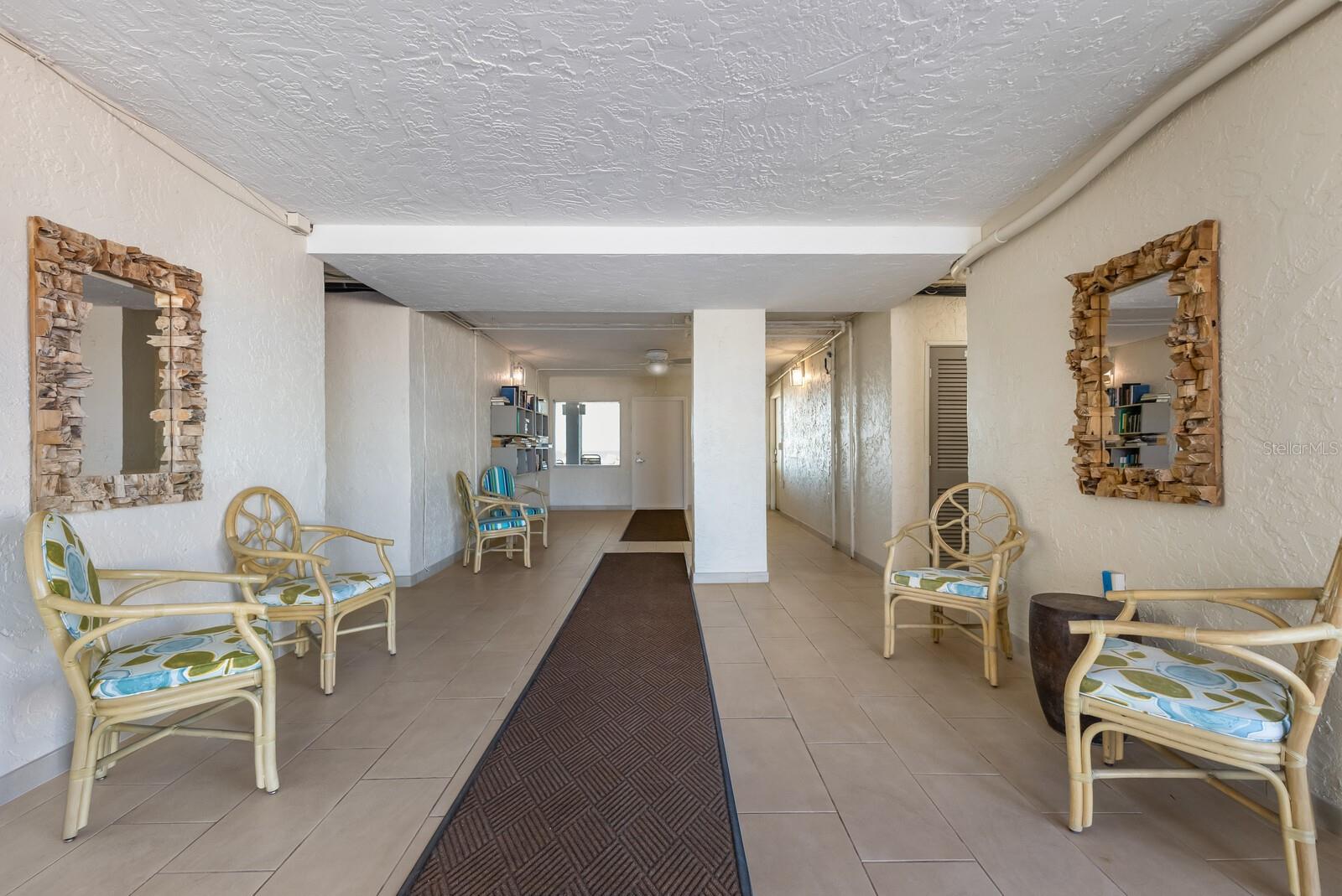 5300 GULF DR #204, HOLMES BEACH, FL, 34217