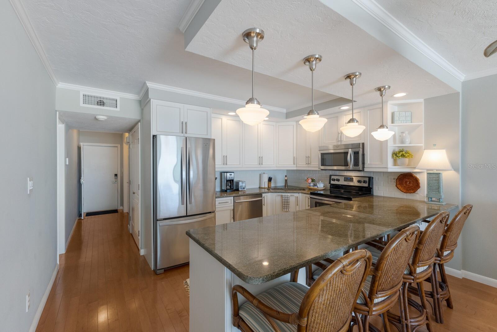 5300 GULF DR #204, HOLMES BEACH, FL, 34217
