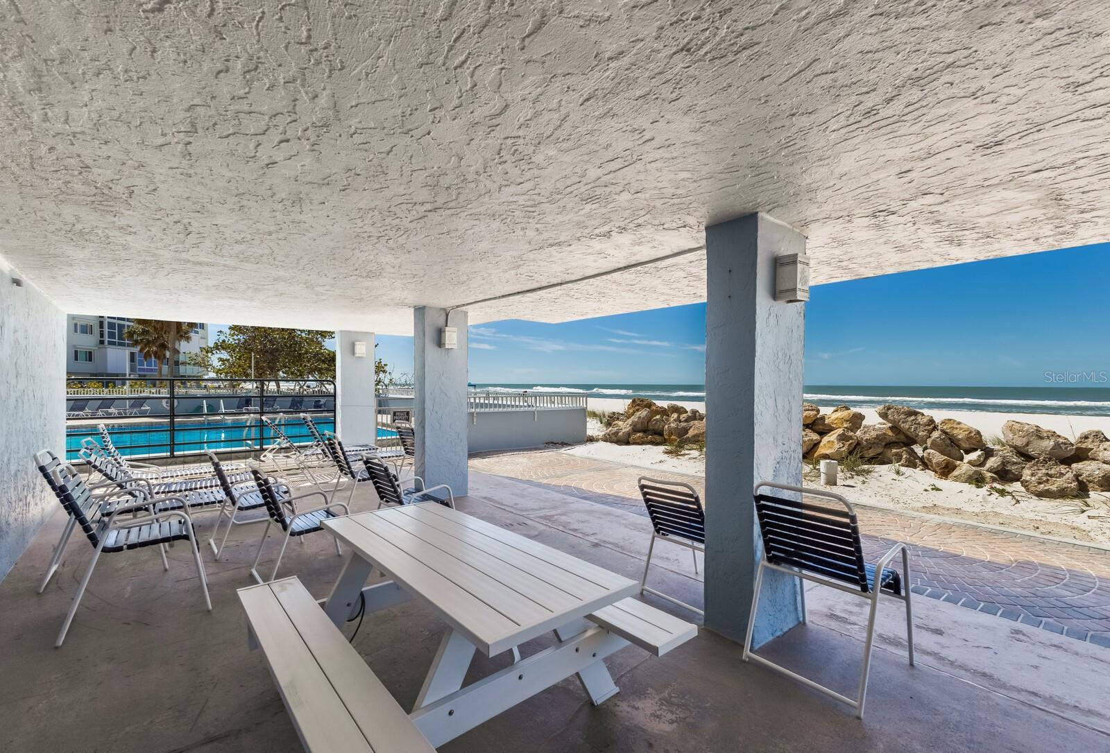 5300 GULF DR #204, HOLMES BEACH, FL, 34217