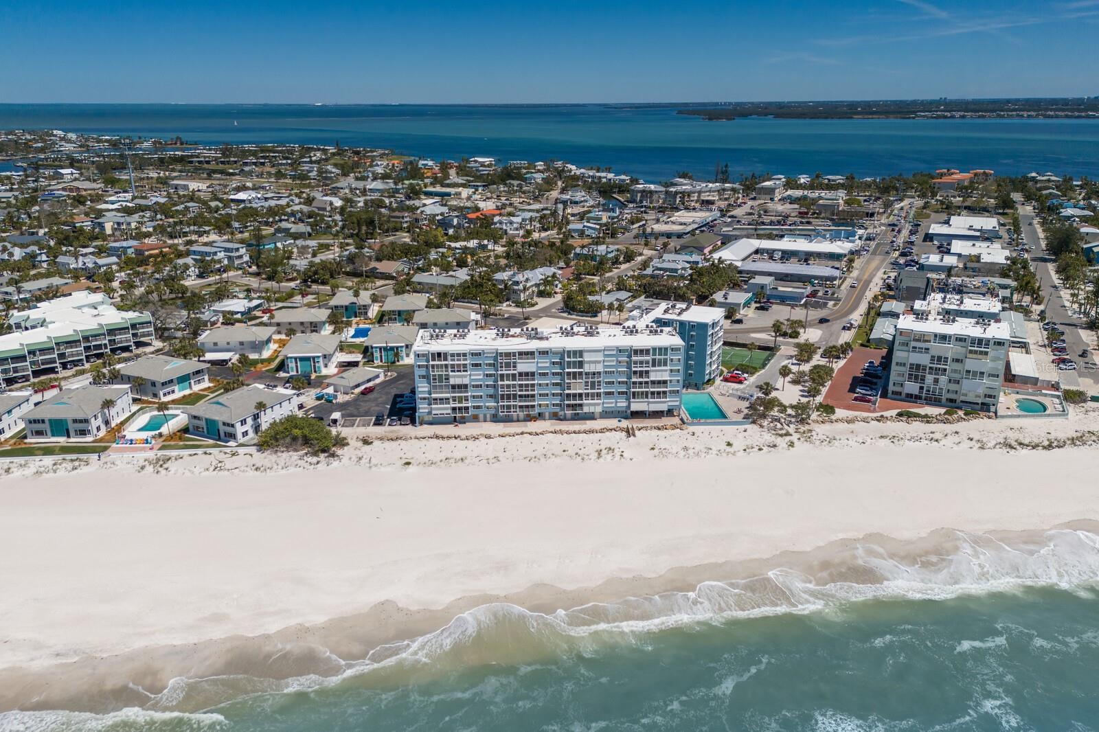5300 GULF DR #204, HOLMES BEACH, FL, 34217