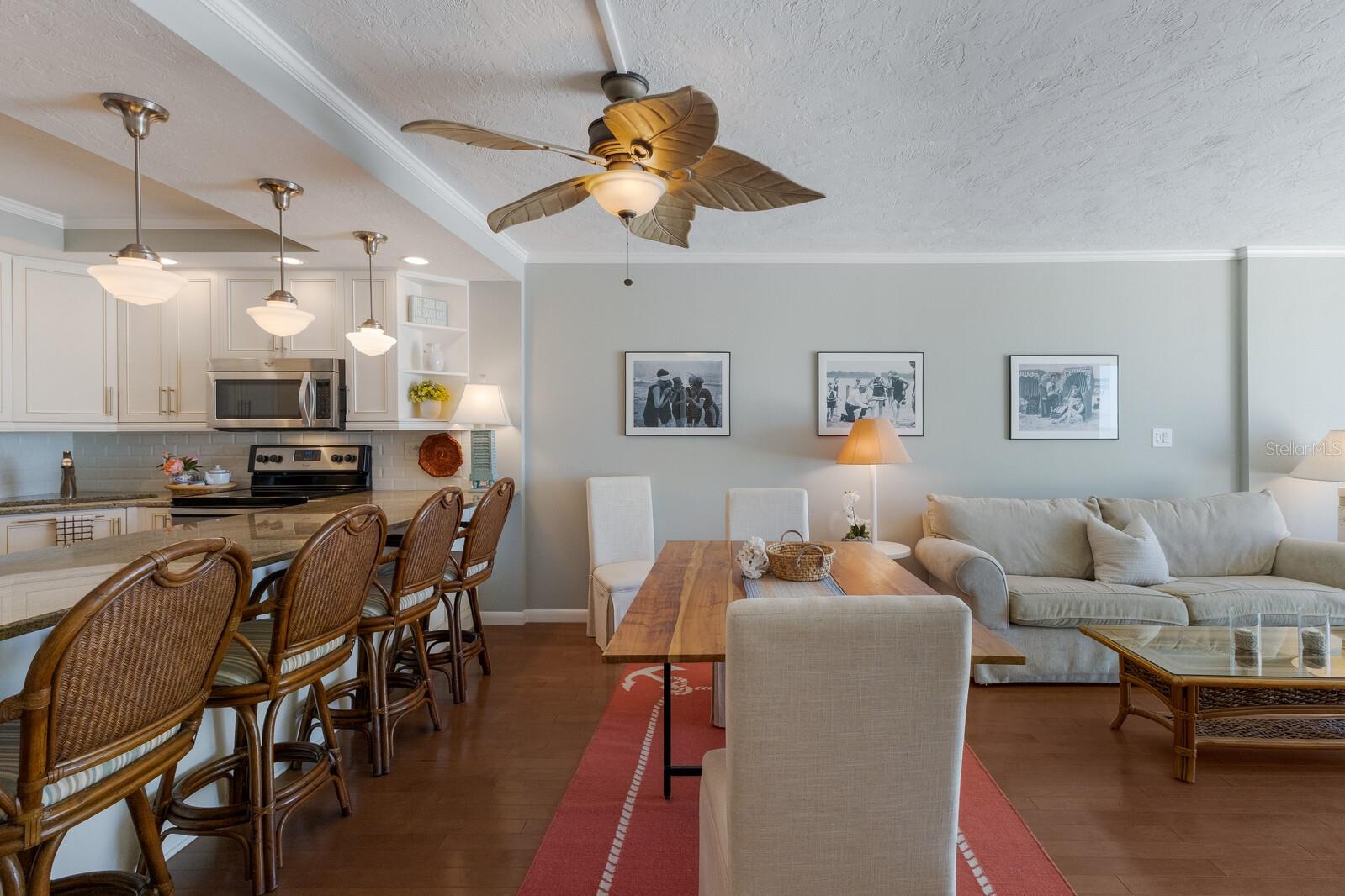 5300 GULF DR #204, HOLMES BEACH, FL, 34217