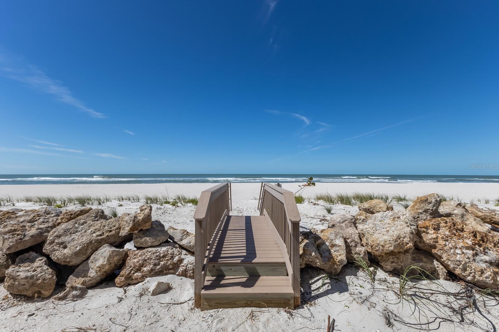 5300 GULF DR #204, HOLMES BEACH, FL, 34217