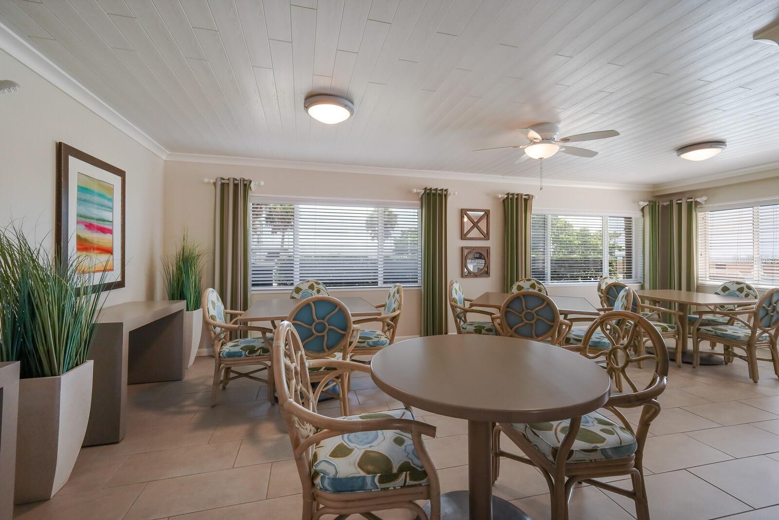 5300 GULF DR #204, HOLMES BEACH, FL, 34217