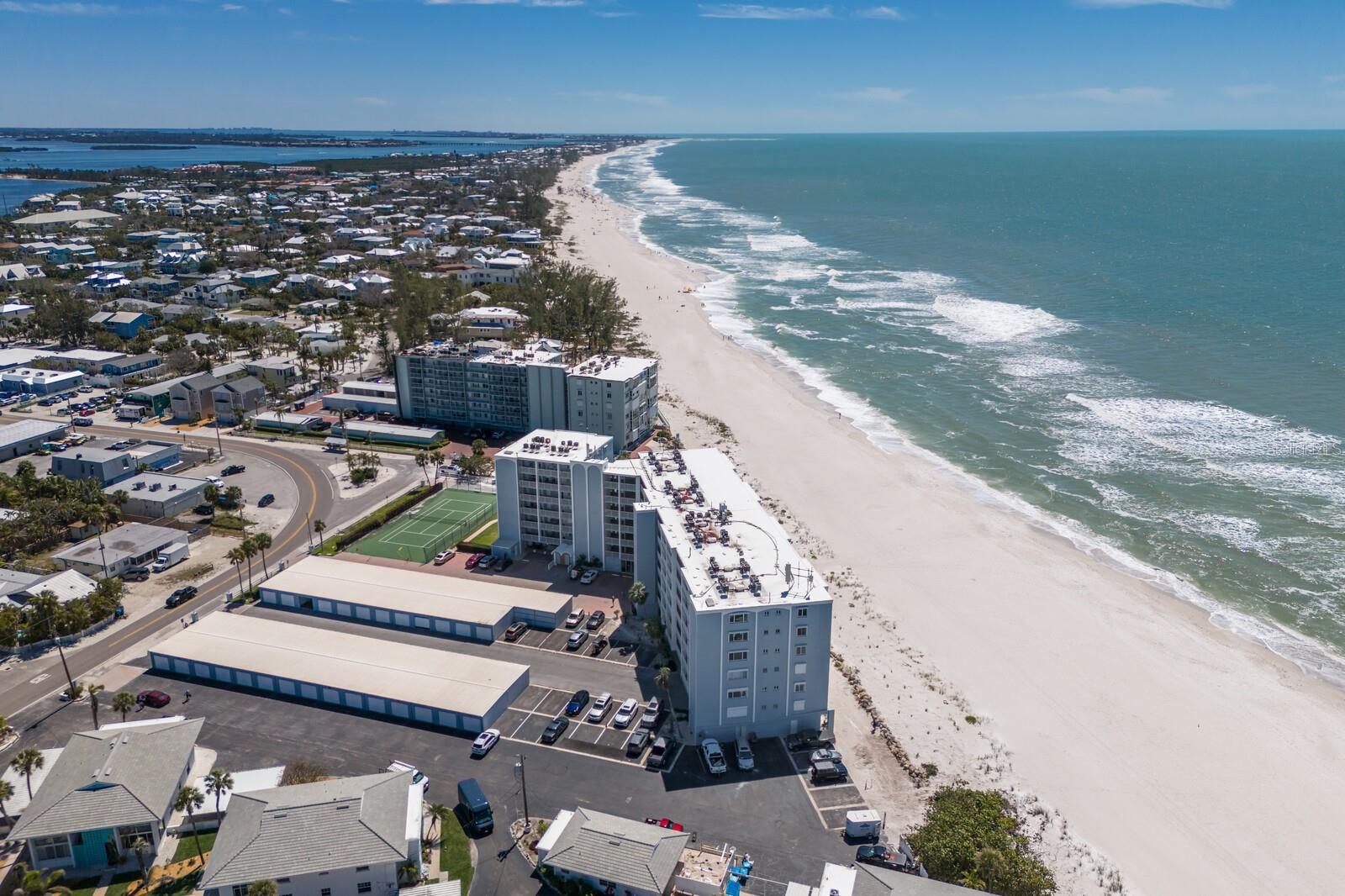 5300 GULF DR #204, HOLMES BEACH, FL, 34217