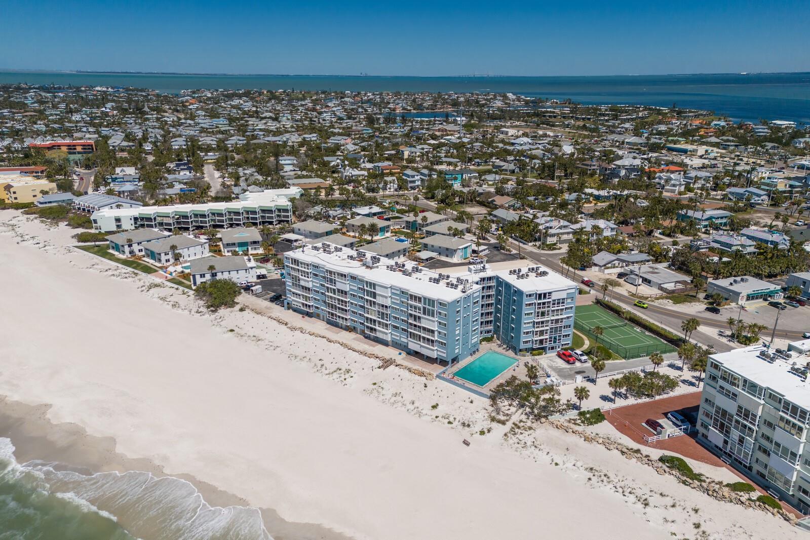 5300 GULF DR #204, HOLMES BEACH, FL, 34217