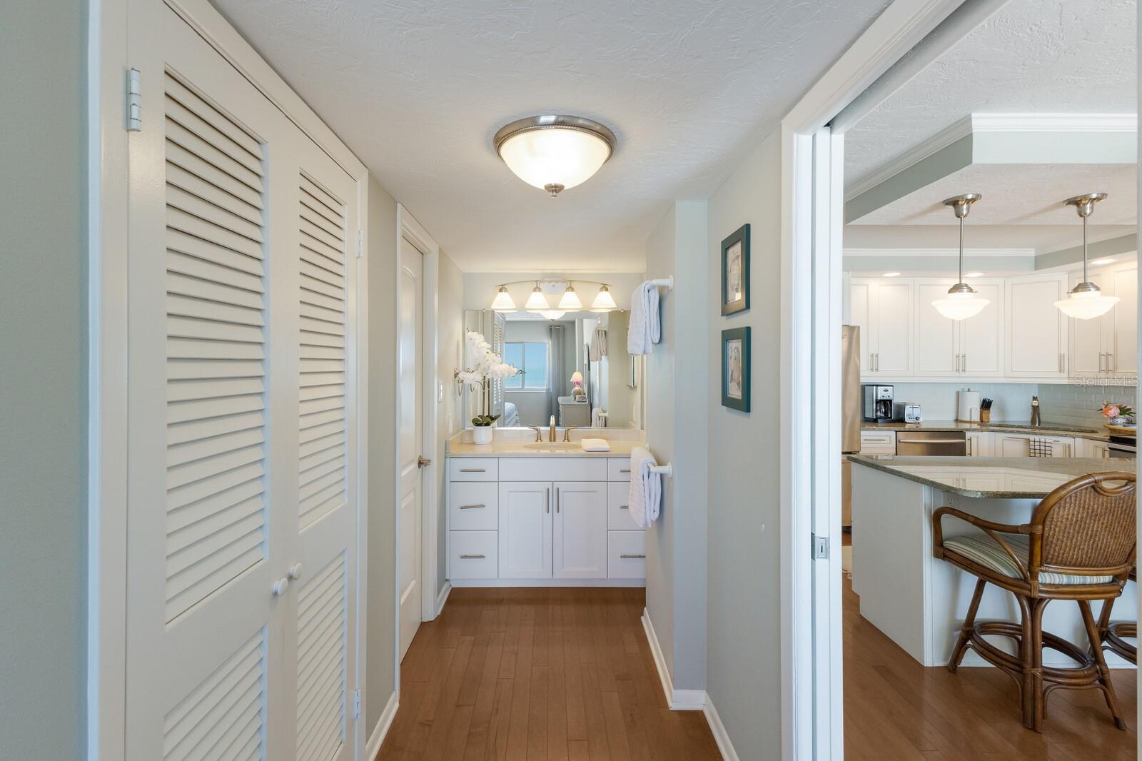 5300 GULF DR #204, HOLMES BEACH, FL, 34217
