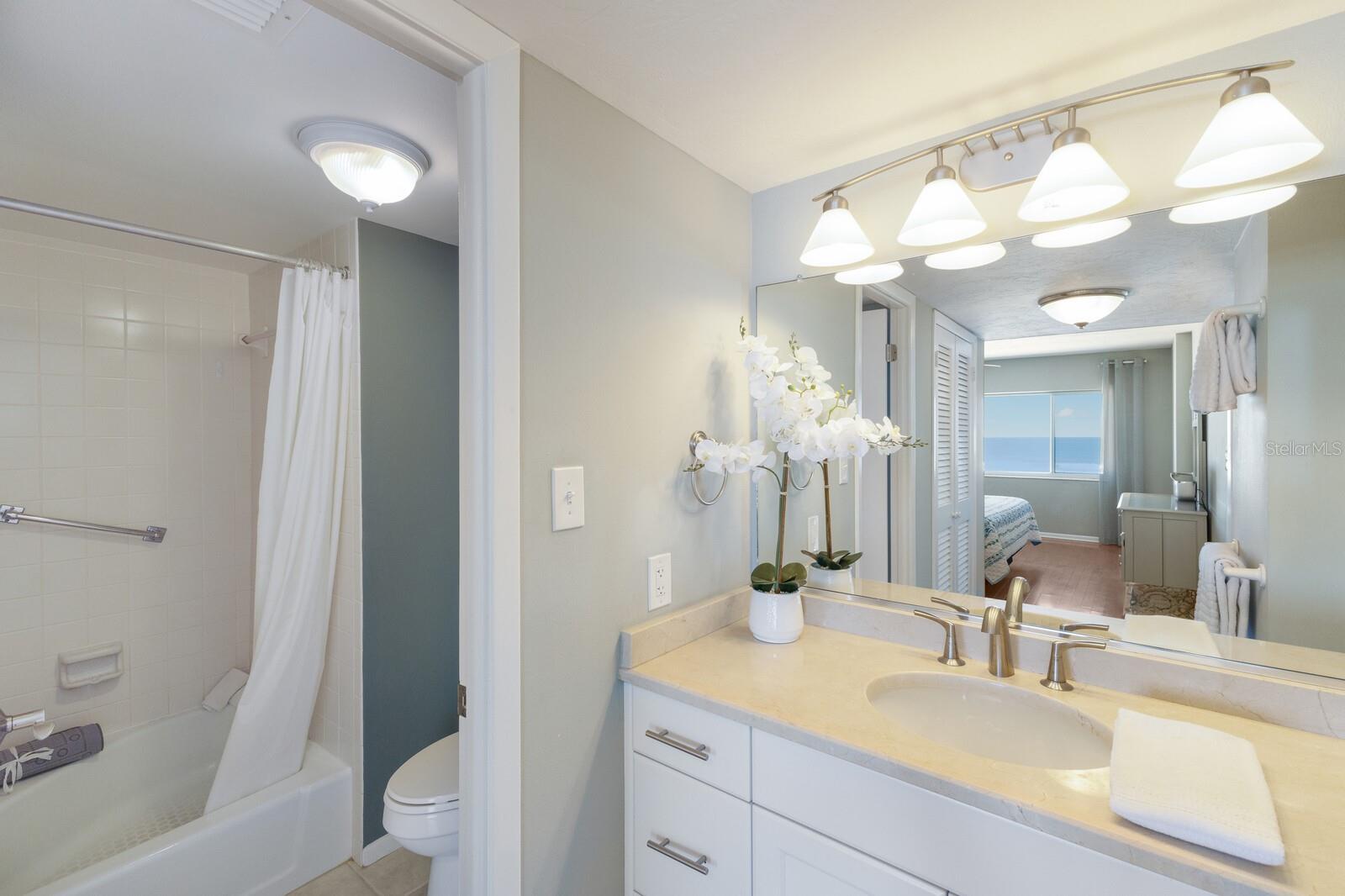 5300 GULF DR #204, HOLMES BEACH, FL, 34217