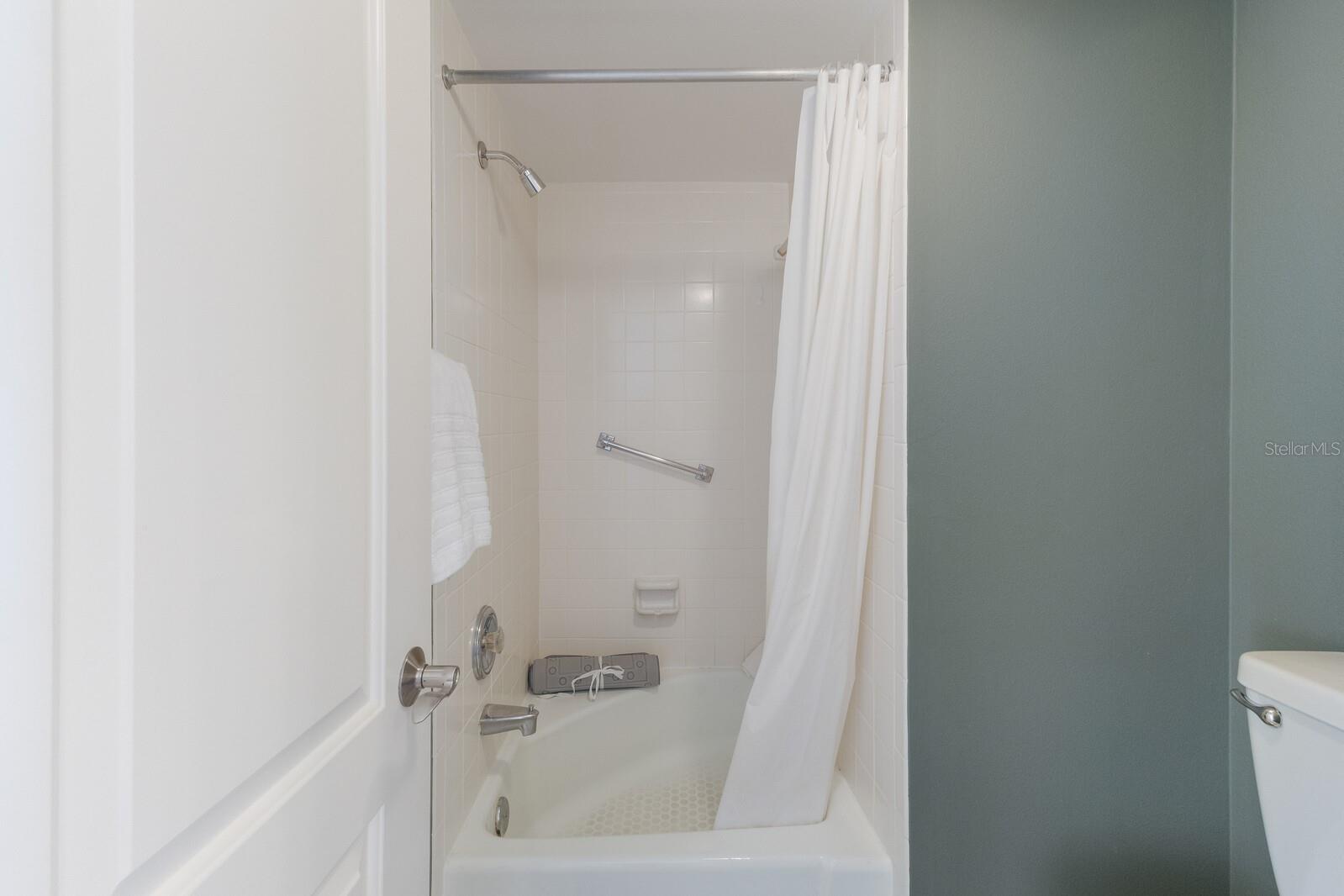 5300 GULF DR #204, HOLMES BEACH, FL, 34217
