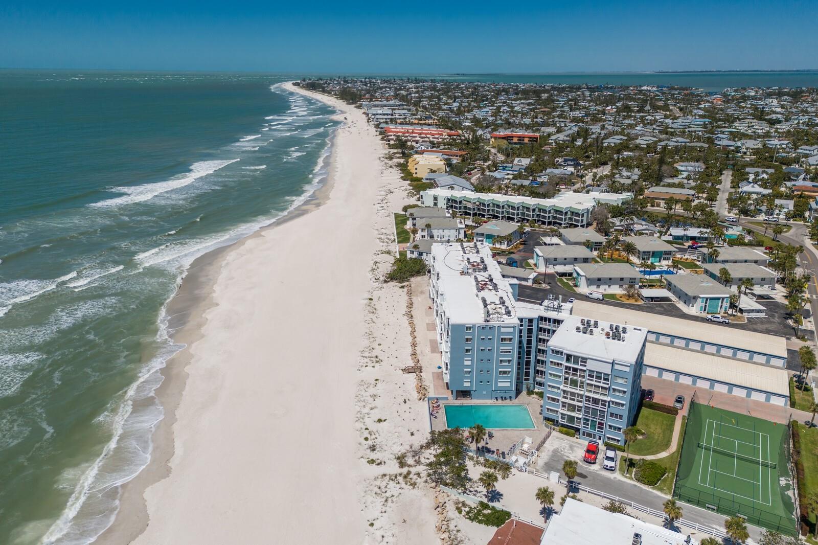 5300 GULF DR #204, HOLMES BEACH, FL, 34217