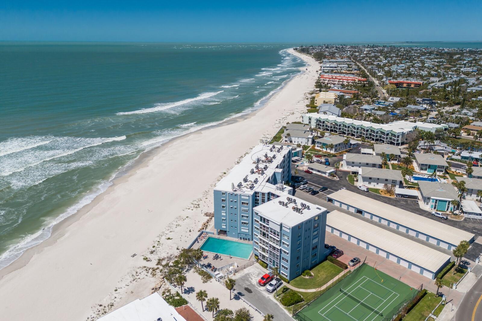 5300 GULF DR #204, HOLMES BEACH, FL, 34217