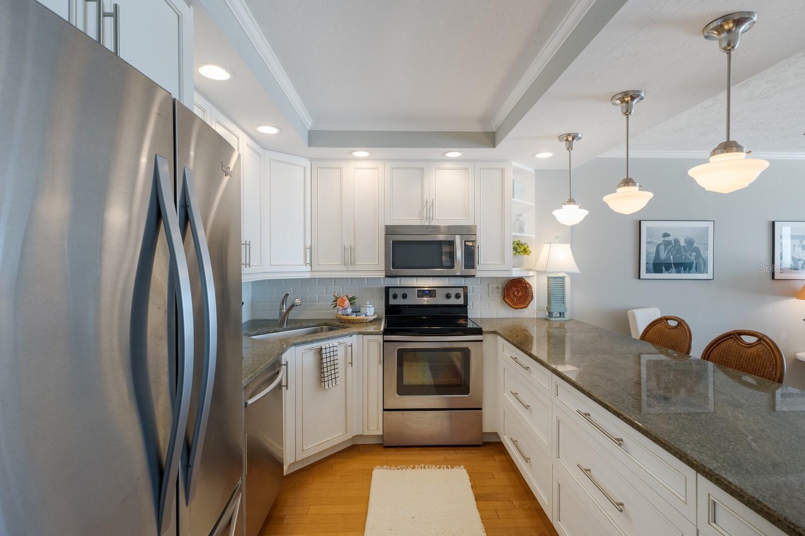 5300 GULF DR #204, HOLMES BEACH, FL, 34217