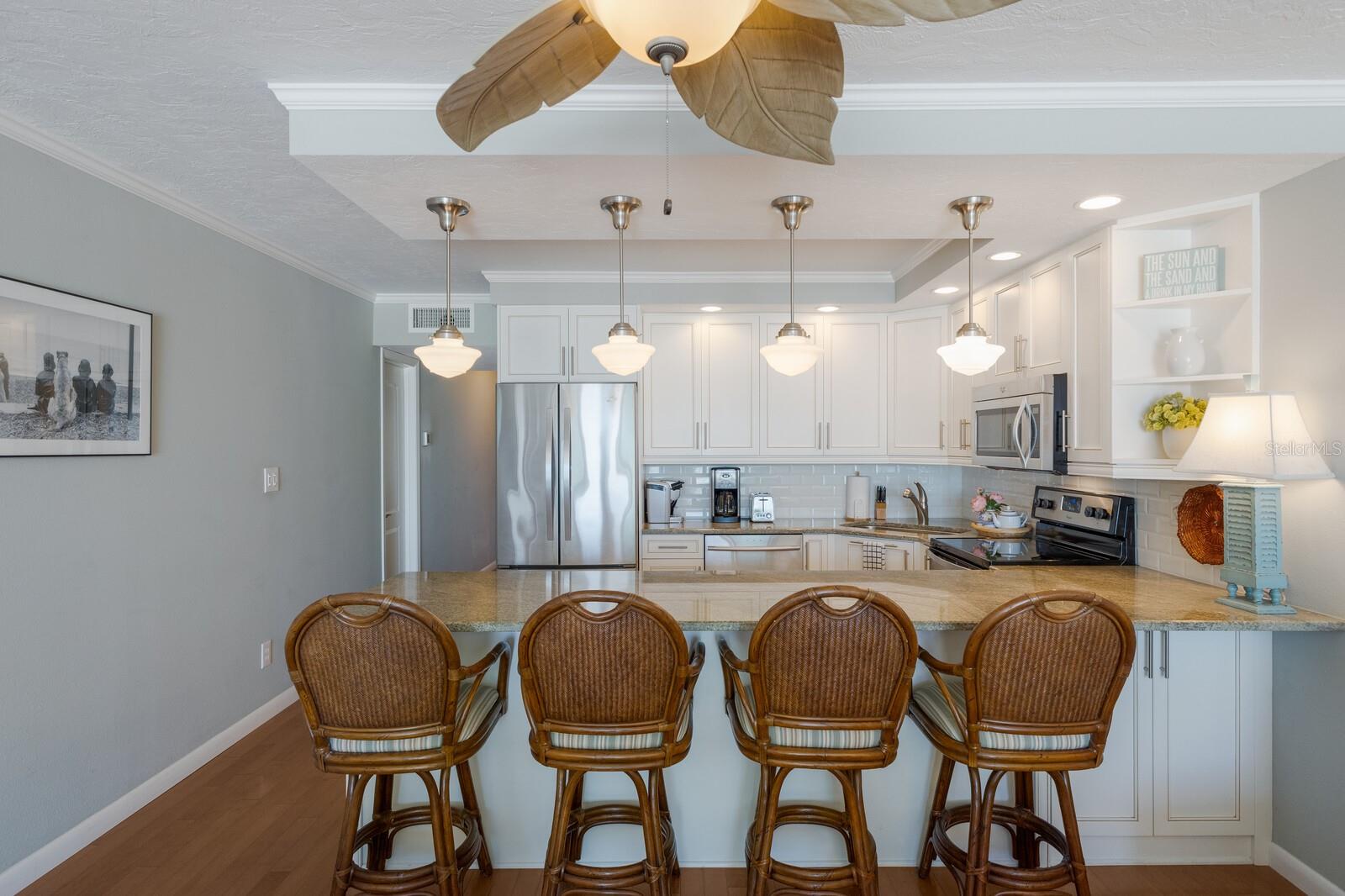5300 GULF DR #204, HOLMES BEACH, FL, 34217