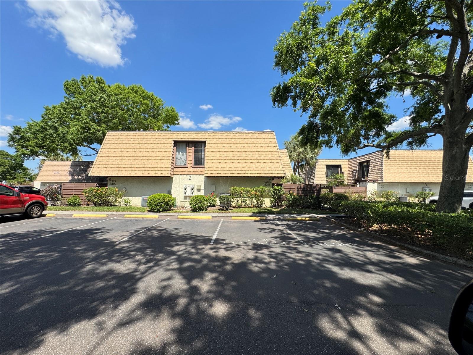 15311 W POND WOODS DR, TAMPA, FL, 33618