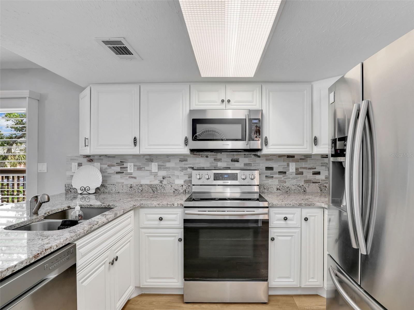 21687/689 INDIAN BAYOU DR, FORT MYERS BEACH, FL, 33931