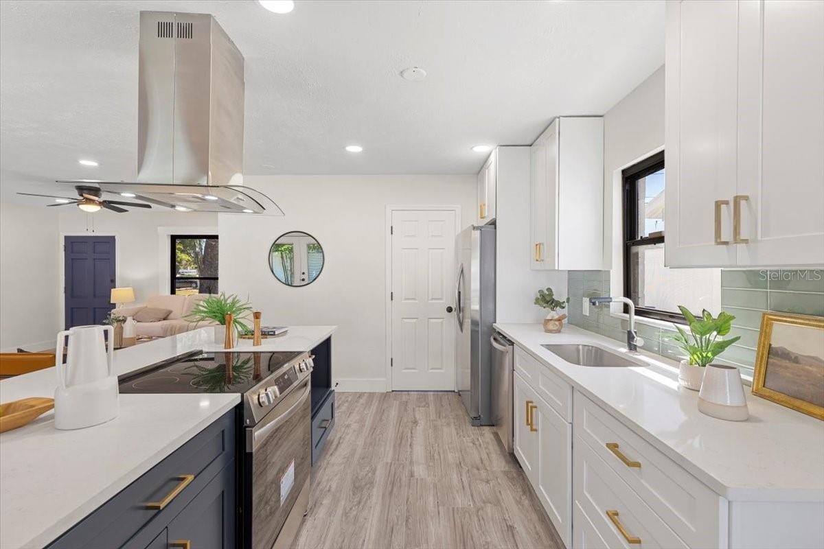 3325 W PARIS ST, TAMPA, FL, 33614