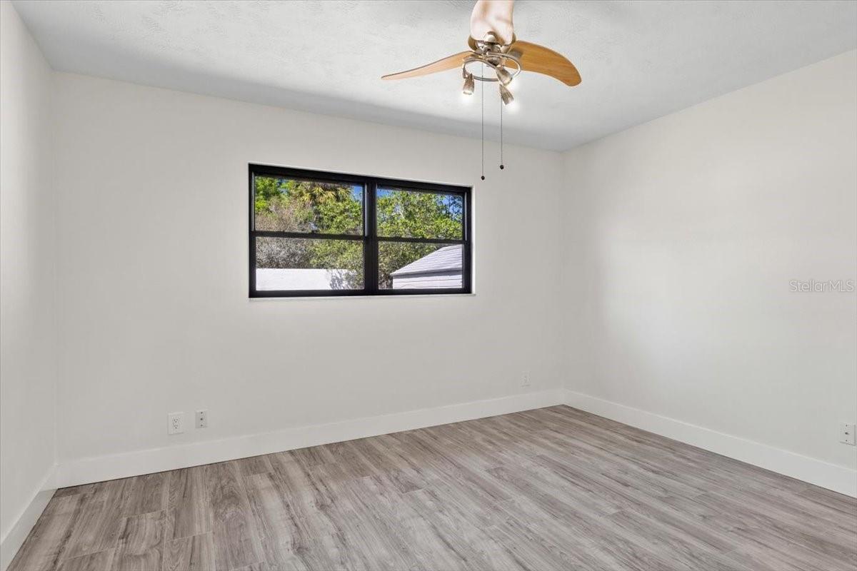 3325 W PARIS ST, TAMPA, FL, 33614