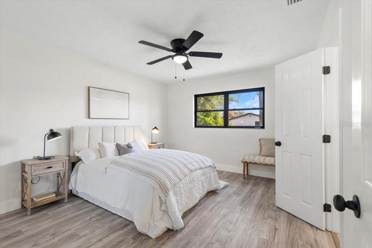 3325 W PARIS ST, TAMPA, FL, 33614