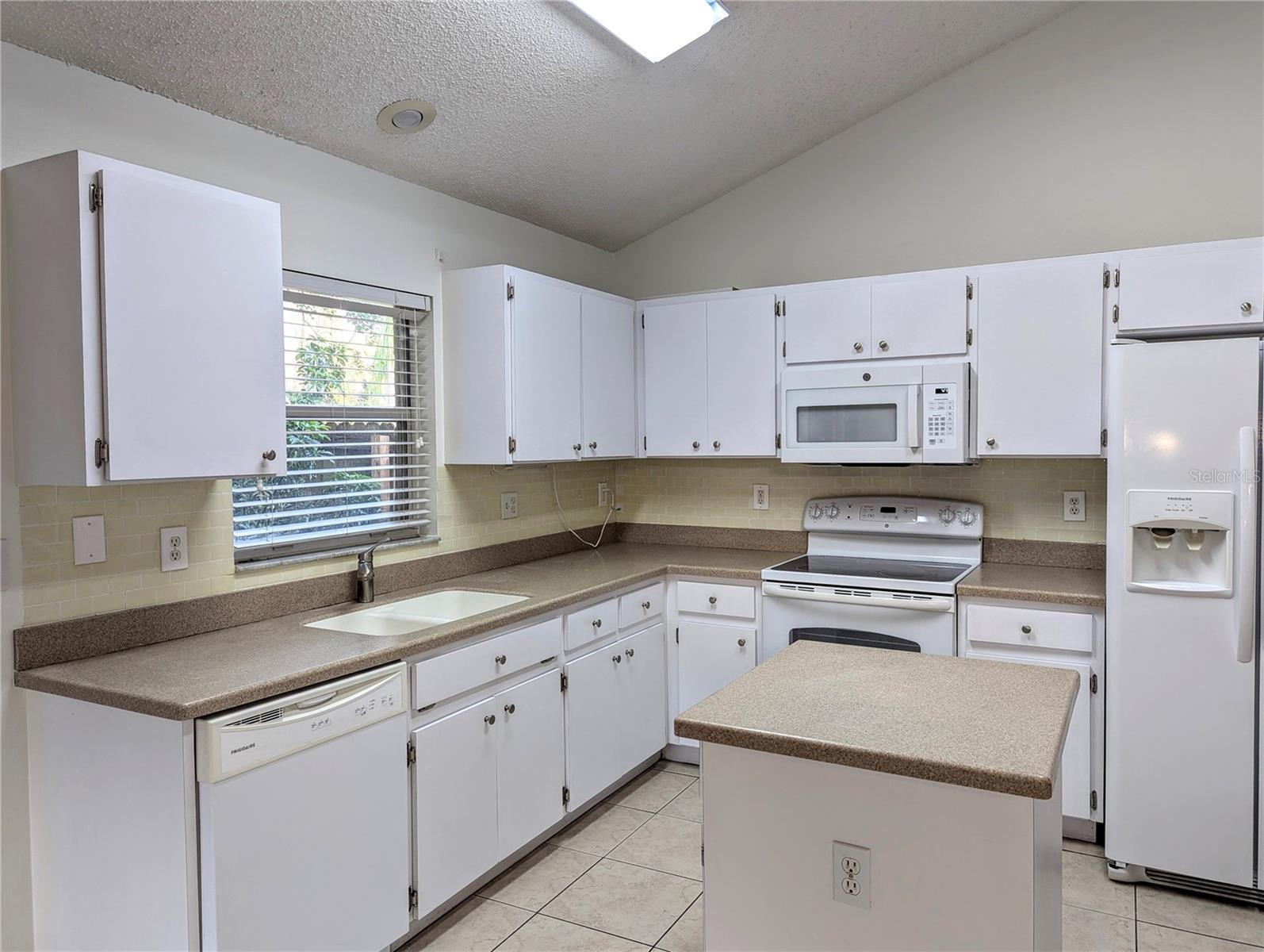 2312 MILLCREEK CT, VALRICO, FL, 33596