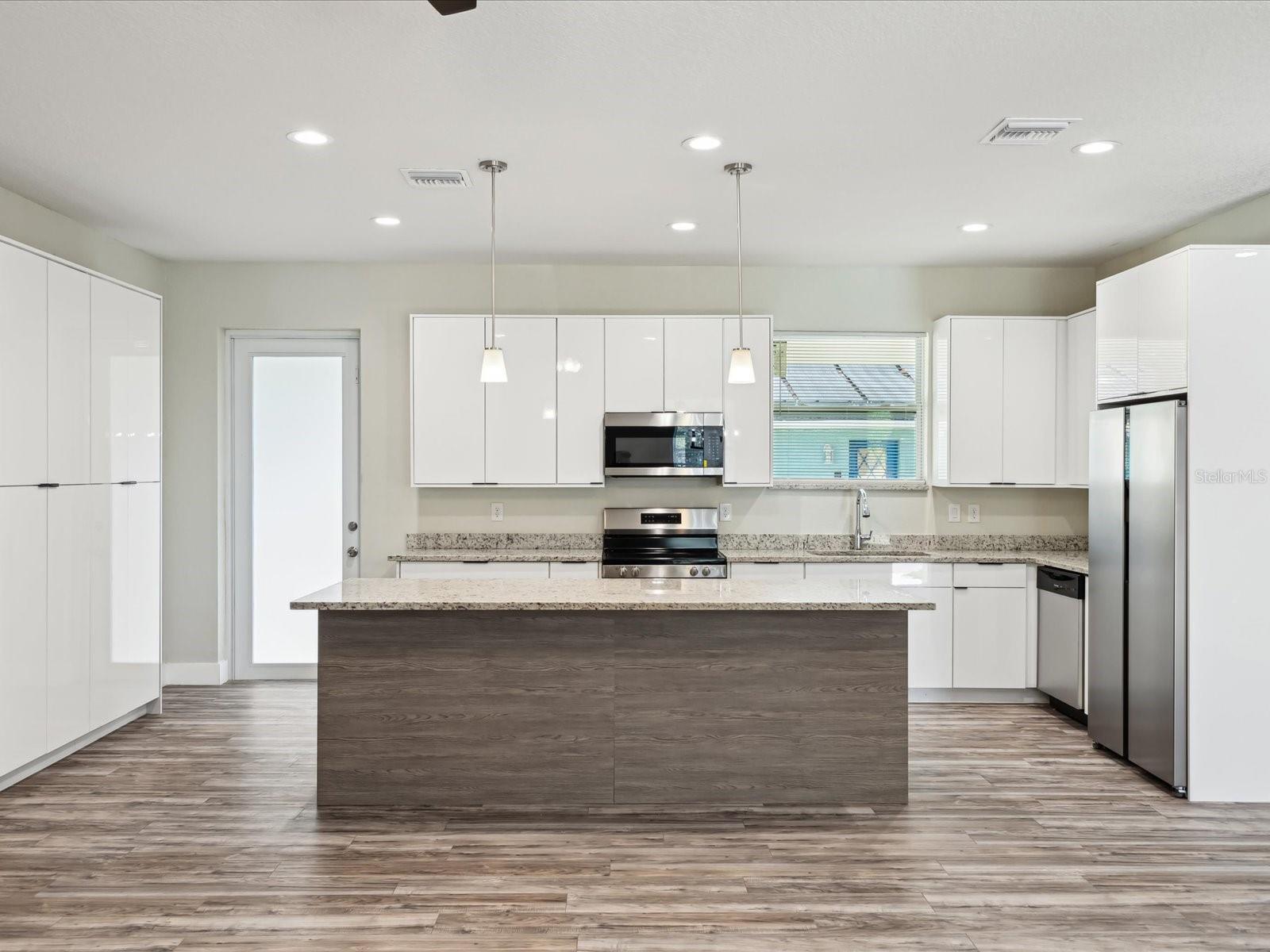 4237 MARINE PKWY, NEW PORT RICHEY, FL, 34652