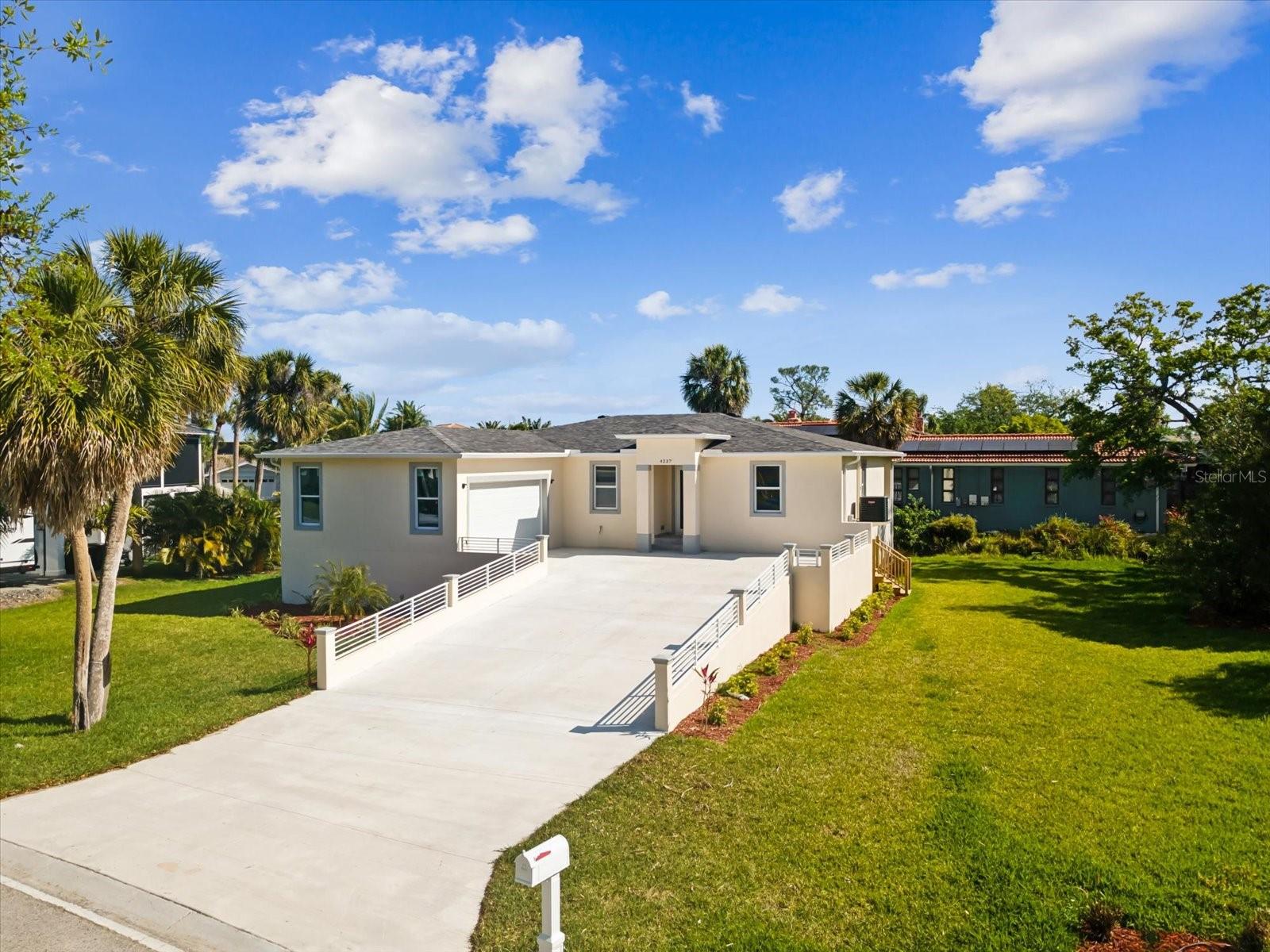 4237 MARINE PKWY, NEW PORT RICHEY, FL, 34652