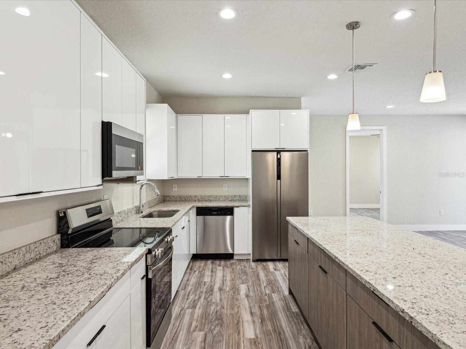 4237 MARINE PKWY, NEW PORT RICHEY, FL, 34652