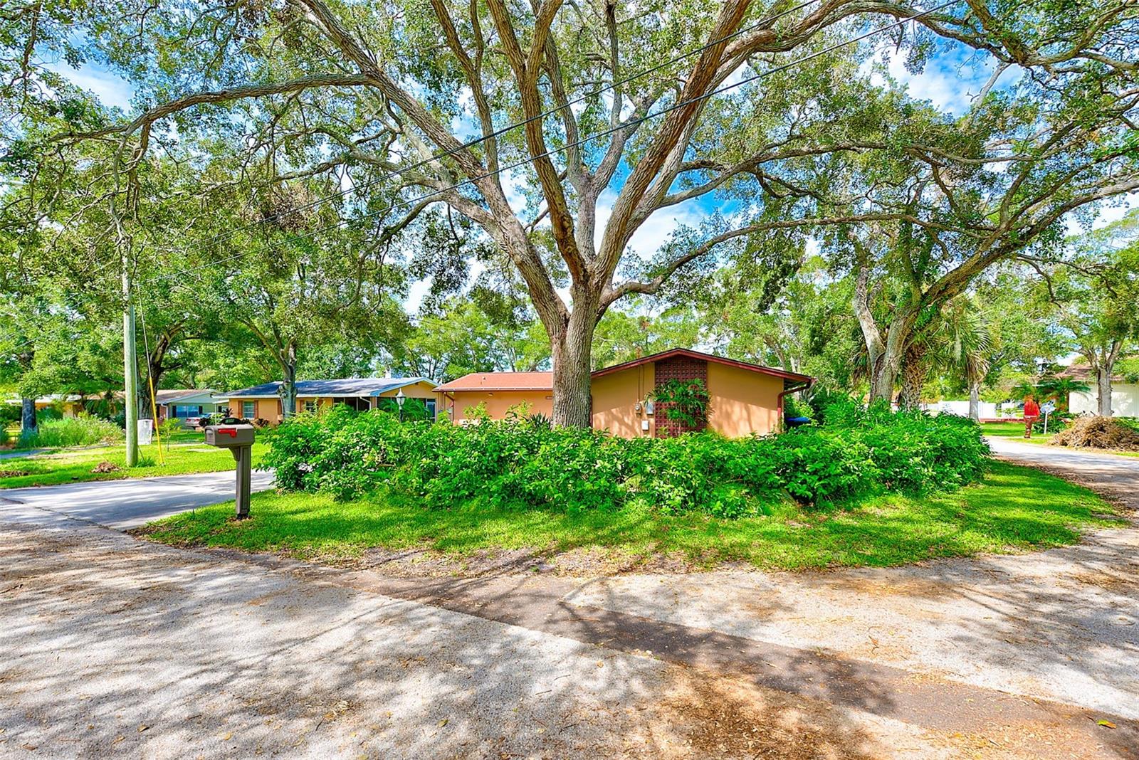 1895 LAKE JUDY LEE DR, LARGO, FL, 33771