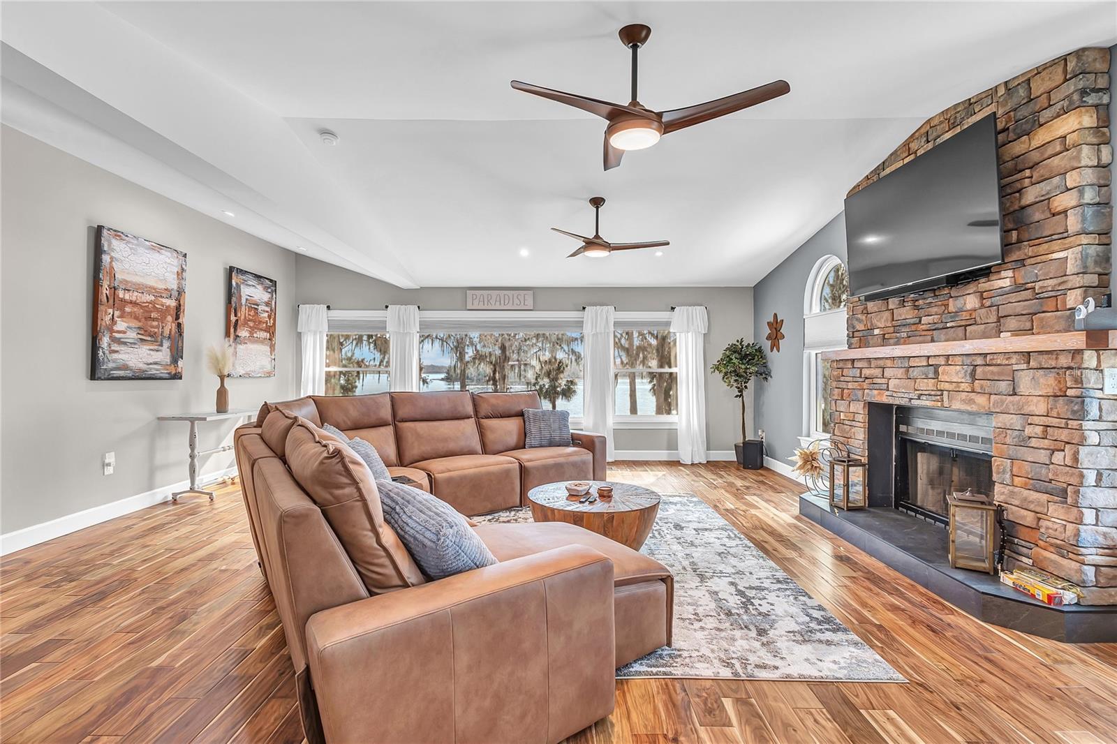 11619 LANE PARK RD, TAVARES, FL, 32778