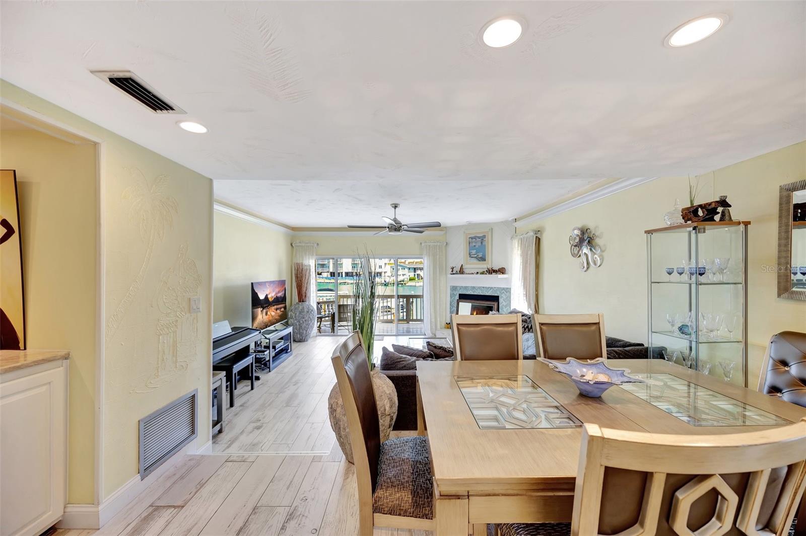 234 DOLPHIN PT #1, CLEARWATER BEACH, FL, 33767