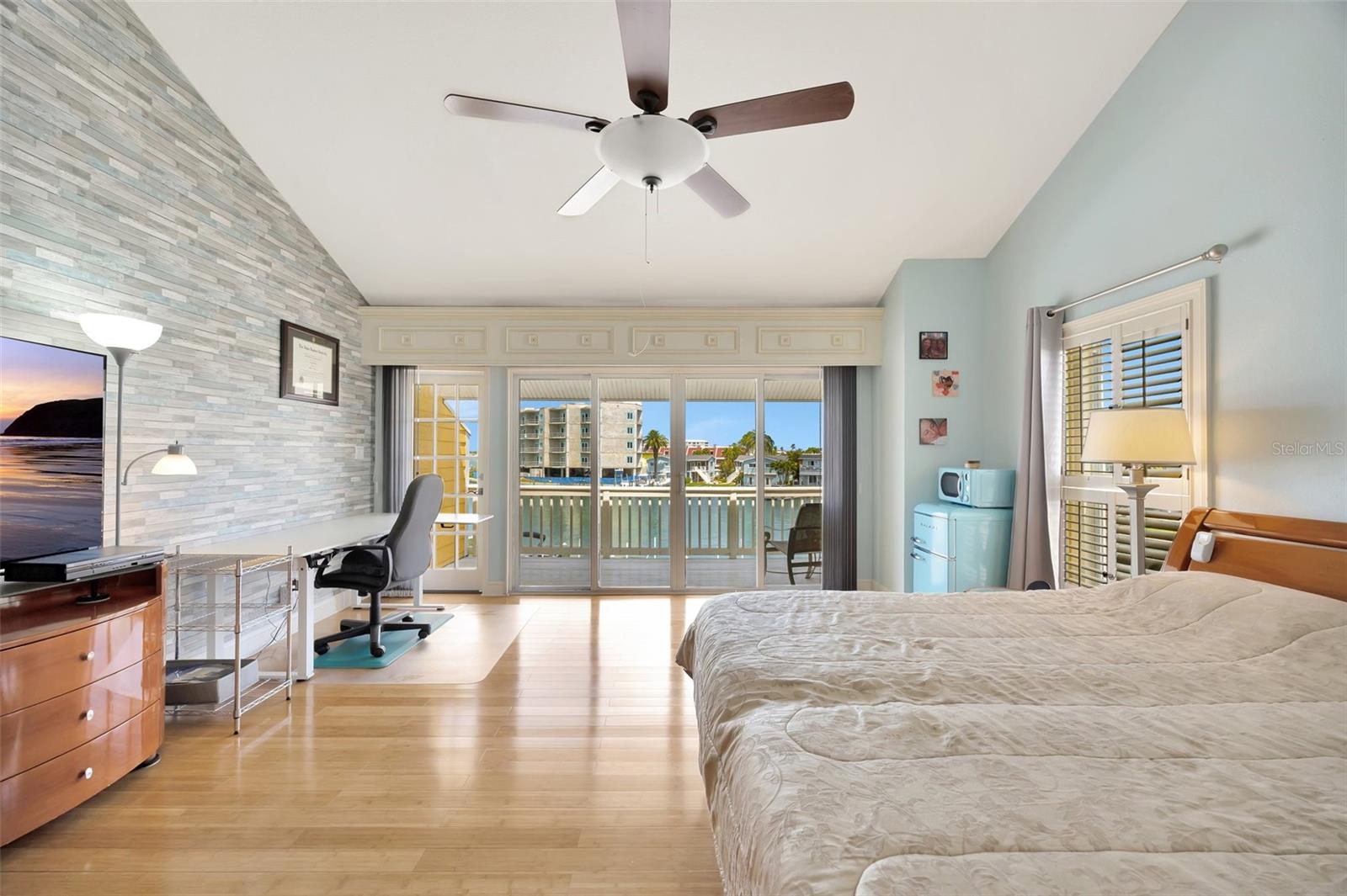 234 DOLPHIN PT #1, CLEARWATER BEACH, FL, 33767