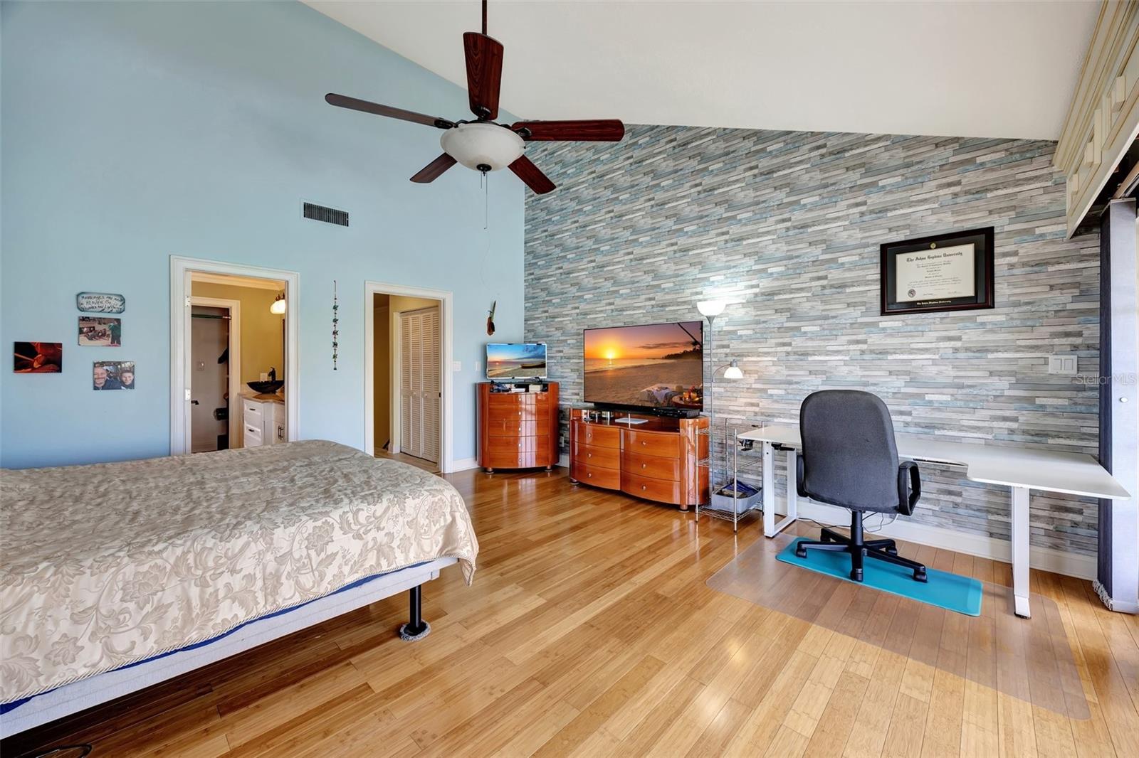 234 DOLPHIN PT #1, CLEARWATER BEACH, FL, 33767
