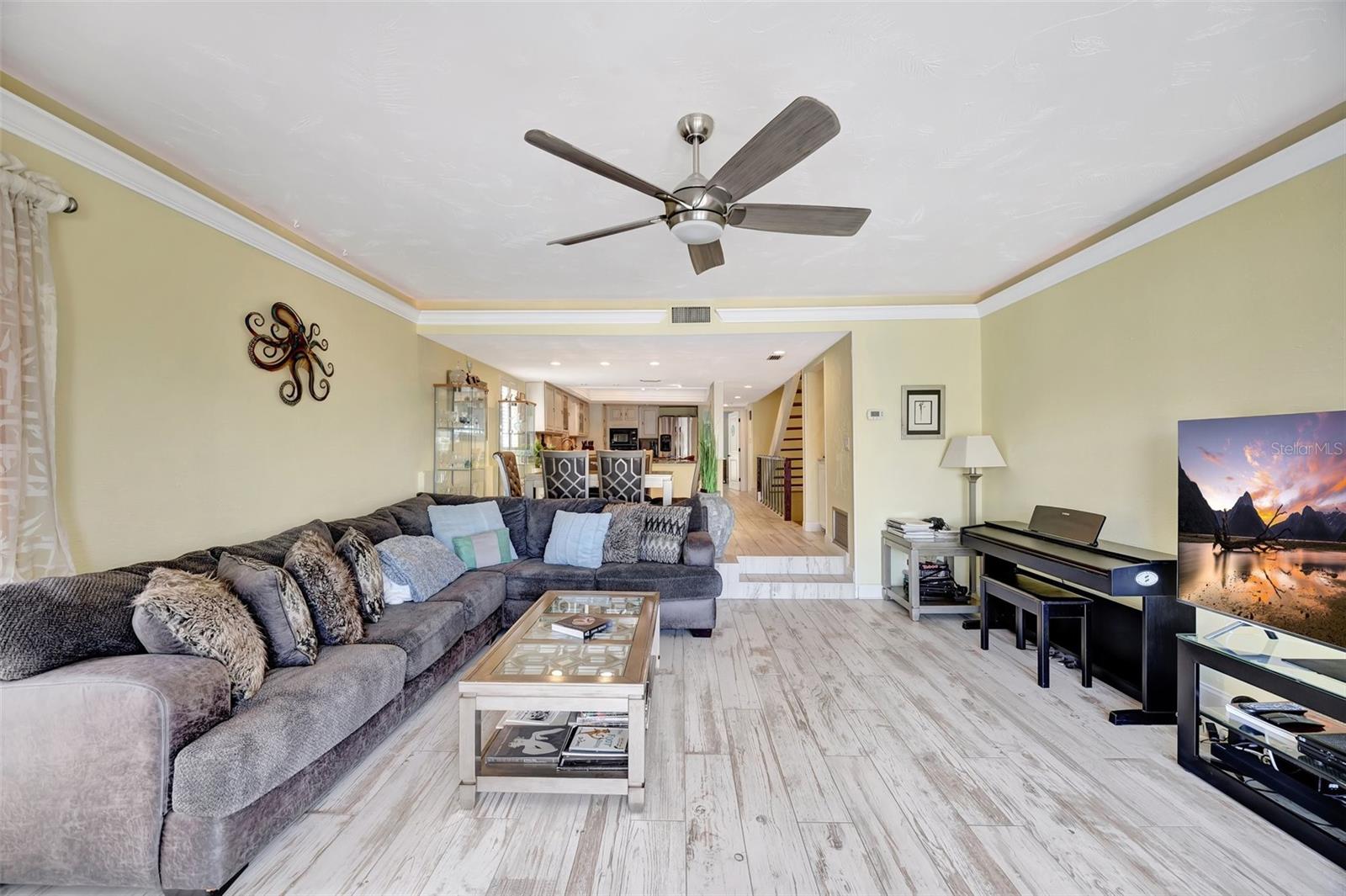234 DOLPHIN PT #1, CLEARWATER BEACH, FL, 33767